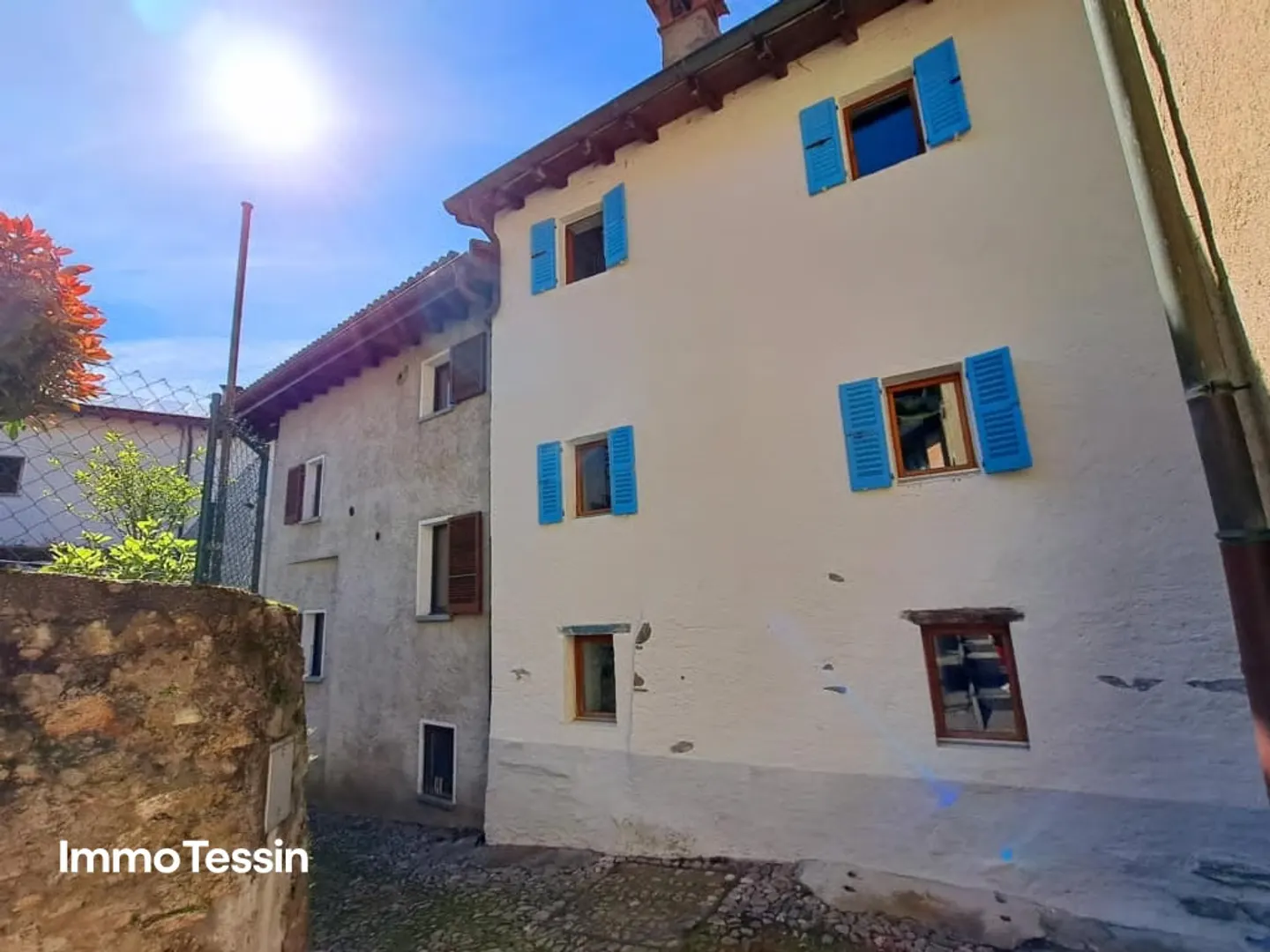 Maison Nucleo Tessiner spacieuse et charmante avec 2 appartements dans un bel emplacement avec vue sur les montagnes tessinoises - Photo 1 sur 13