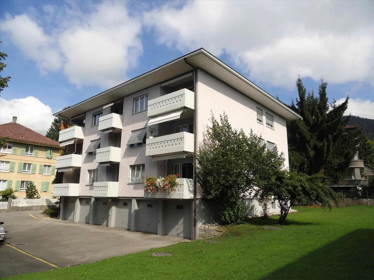 Praktischer Parkplatz Nähe Thunersee - Foto 1 von 1