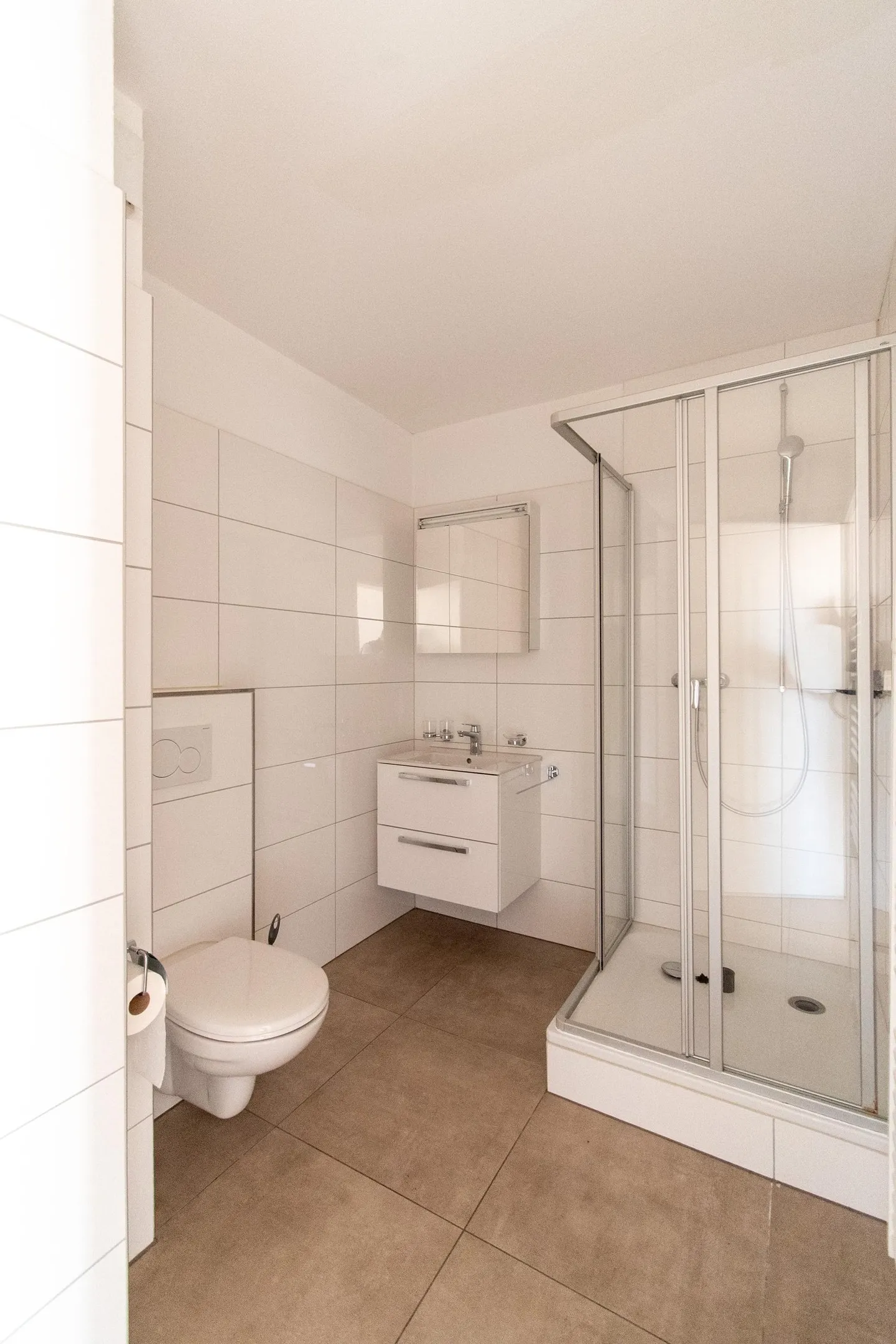 Bright 3.5 Room Attic Apartment - Photo 7 of 9