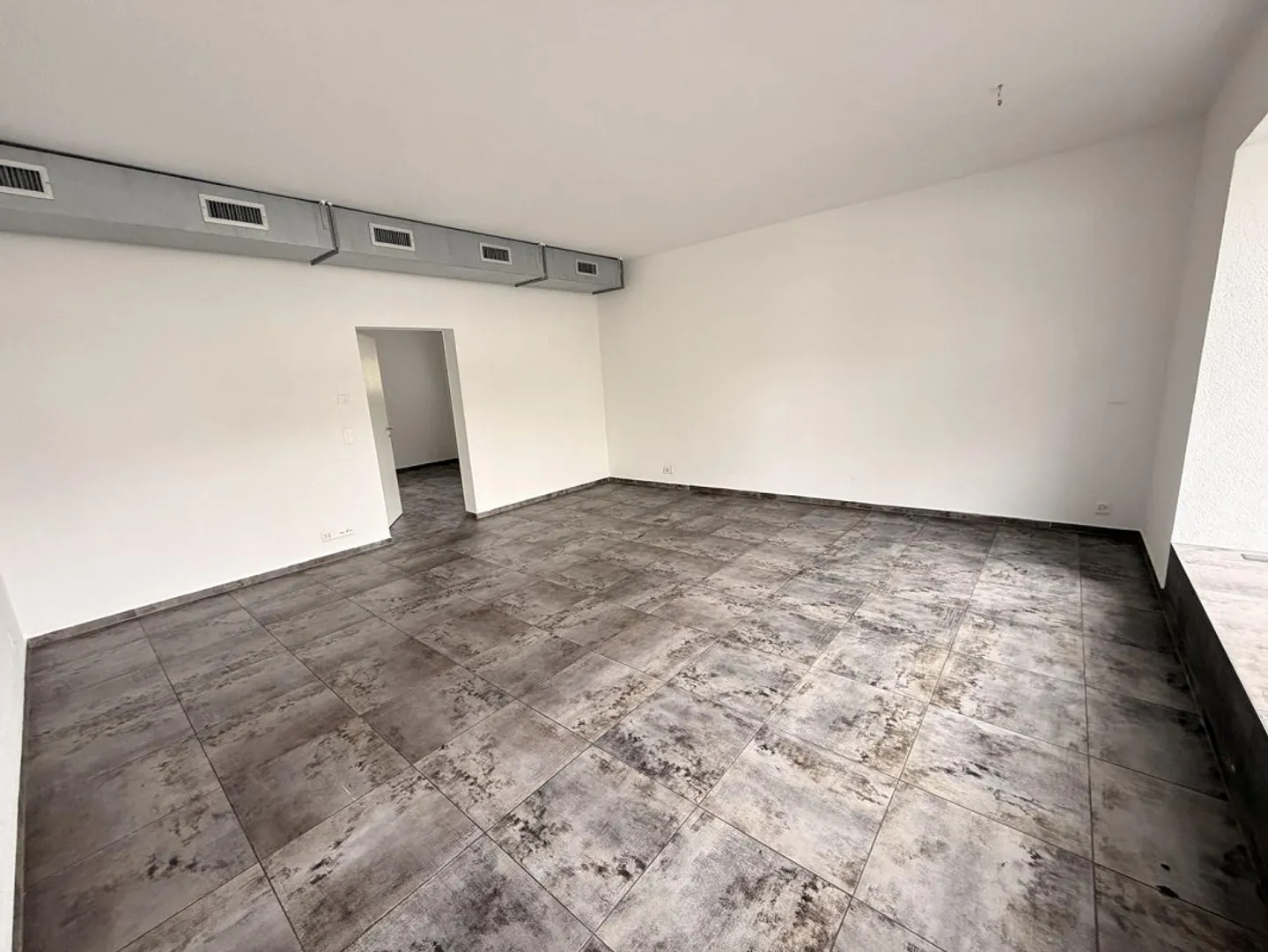 Vielseitige Gewerbefläche in Oberglatt - Foto 2 von 9