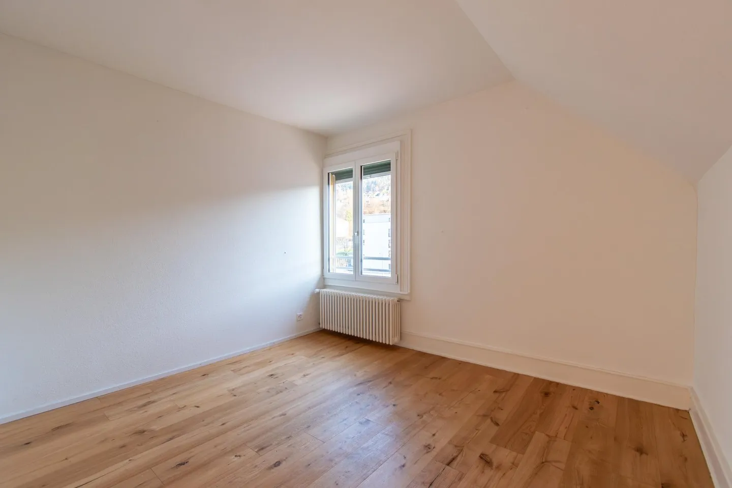 Bright 3.5 Room Attic Apartment - Photo 8 of 9