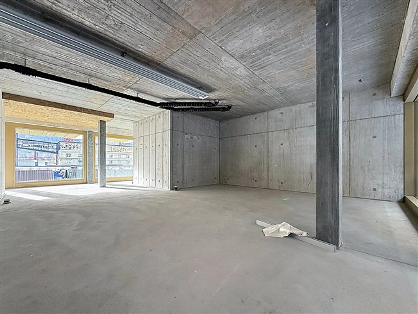 Magnifico passaggio commerciale di 171,46 m2 in affitto nel nuovo quartiere di Cour de Gare a Sion - Foto 4 di 15