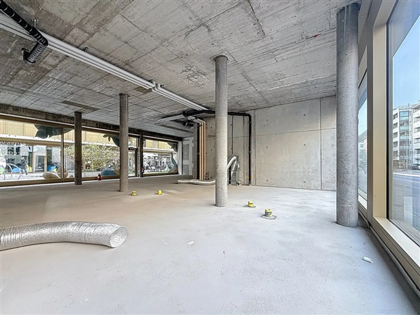 Magnifico passaggio commerciale di 171,46 m2 in affitto nel nuovo quartiere di Cour de Gare a Sion - Foto 7 di 15