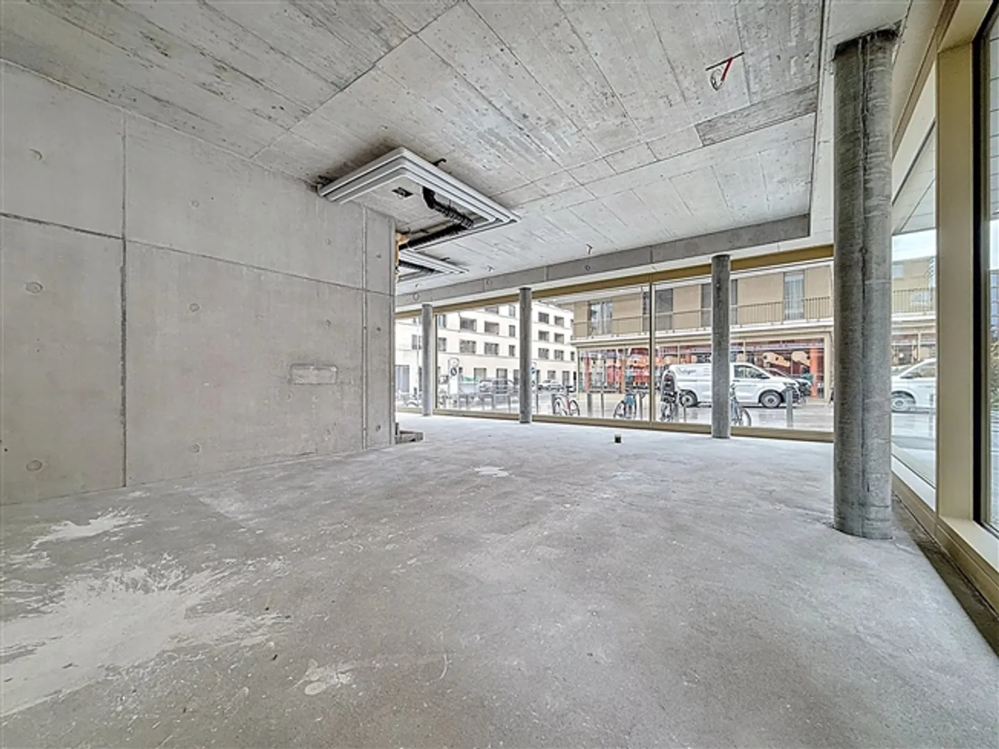 Magnifico passaggio commerciale di 171,46 m2 in affitto nel nuovo quartiere di Cour de Gare a Sion - Foto 10 di 15