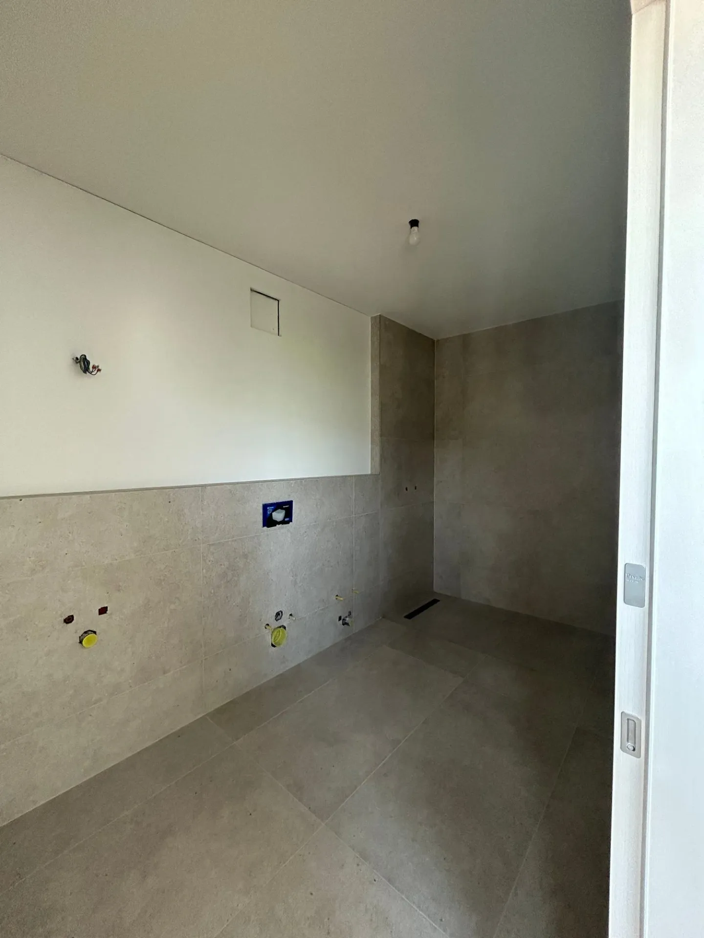 MASSAGNO - ATTICO LUMINOSO CON 7 CAMERE IN VENDITA - Foto 8 di 16