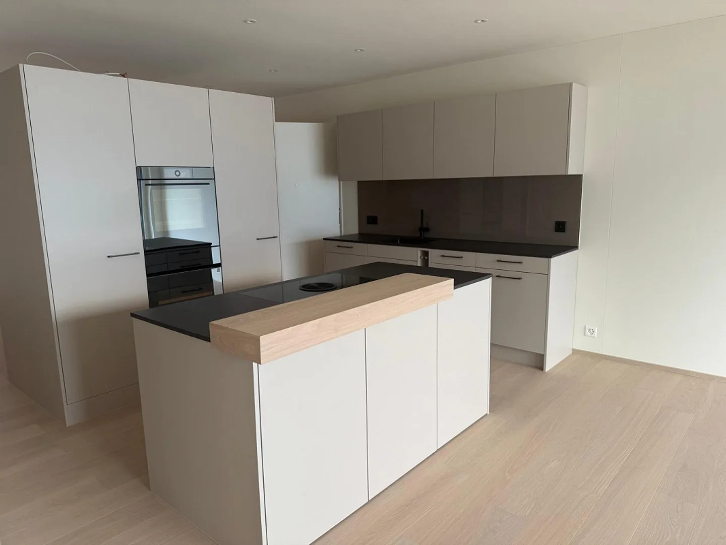 Moderno appartamento di 3,5 stanze con vista lago mozzafiato - Foto 2 di 9