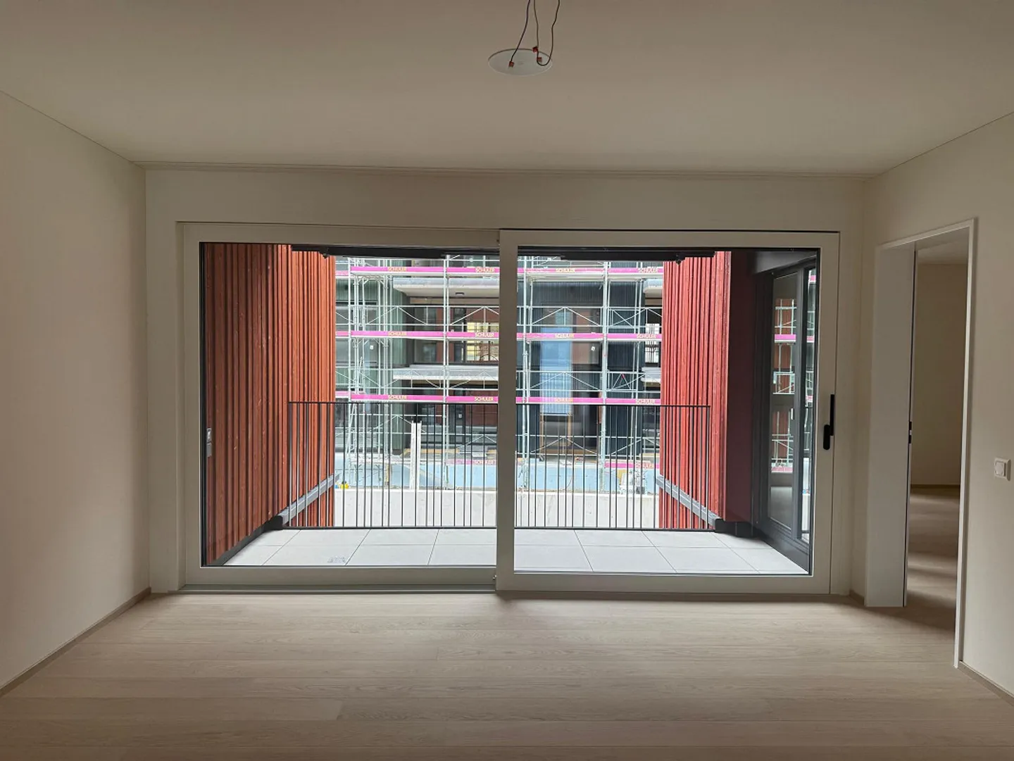 Moderno appartamento di 3,5 stanze con vista lago mozzafiato - Foto 5 di 9