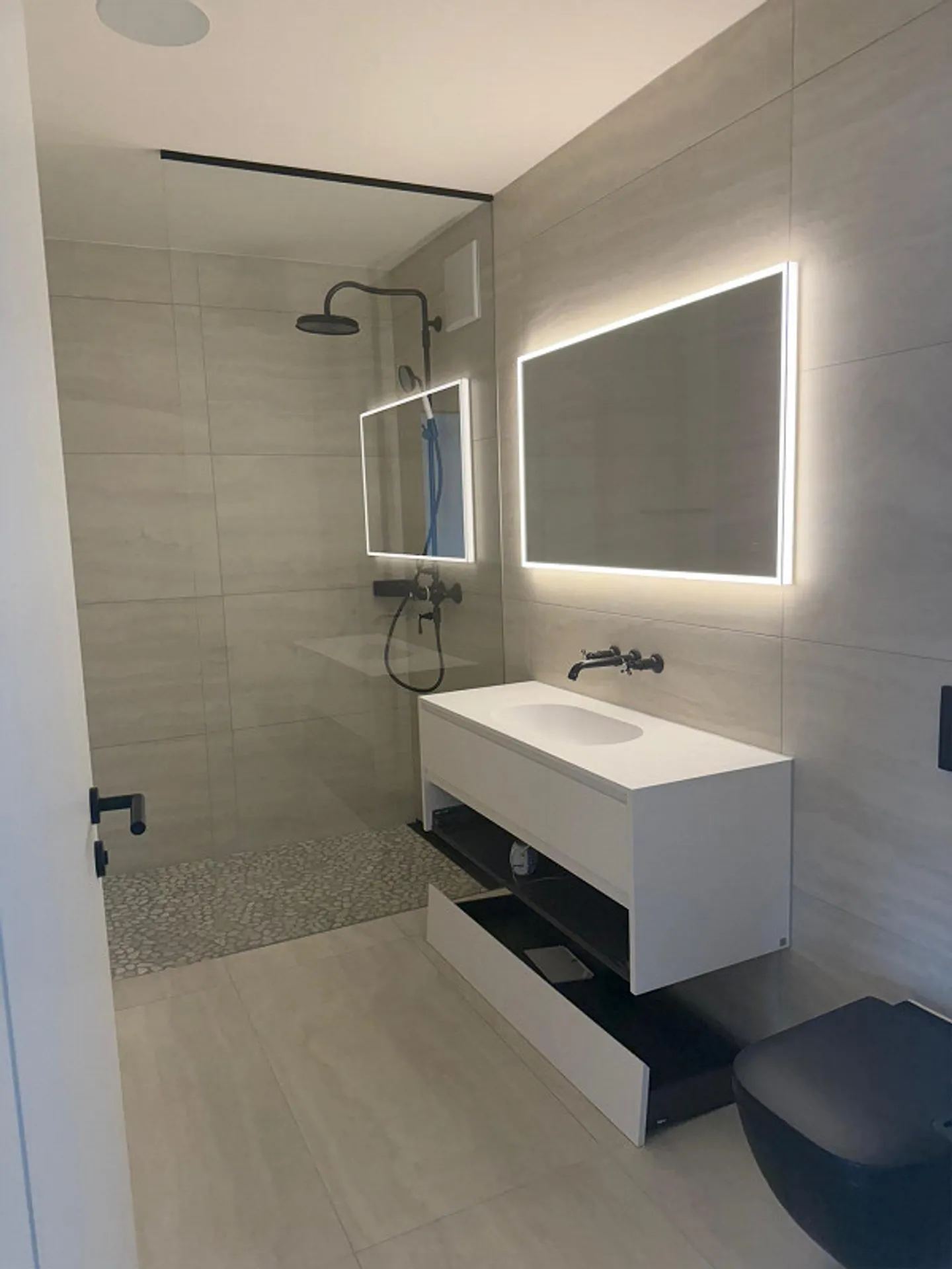 Moderno appartamento di 3,5 stanze con vista lago mozzafiato - Foto 7 di 9