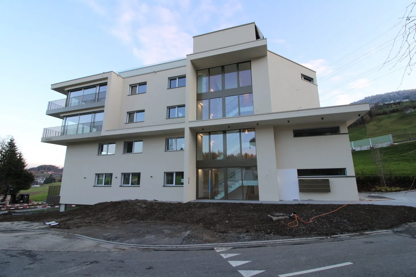 Espace commercial moderne à Pfäffikon - Photo 2 sur 4