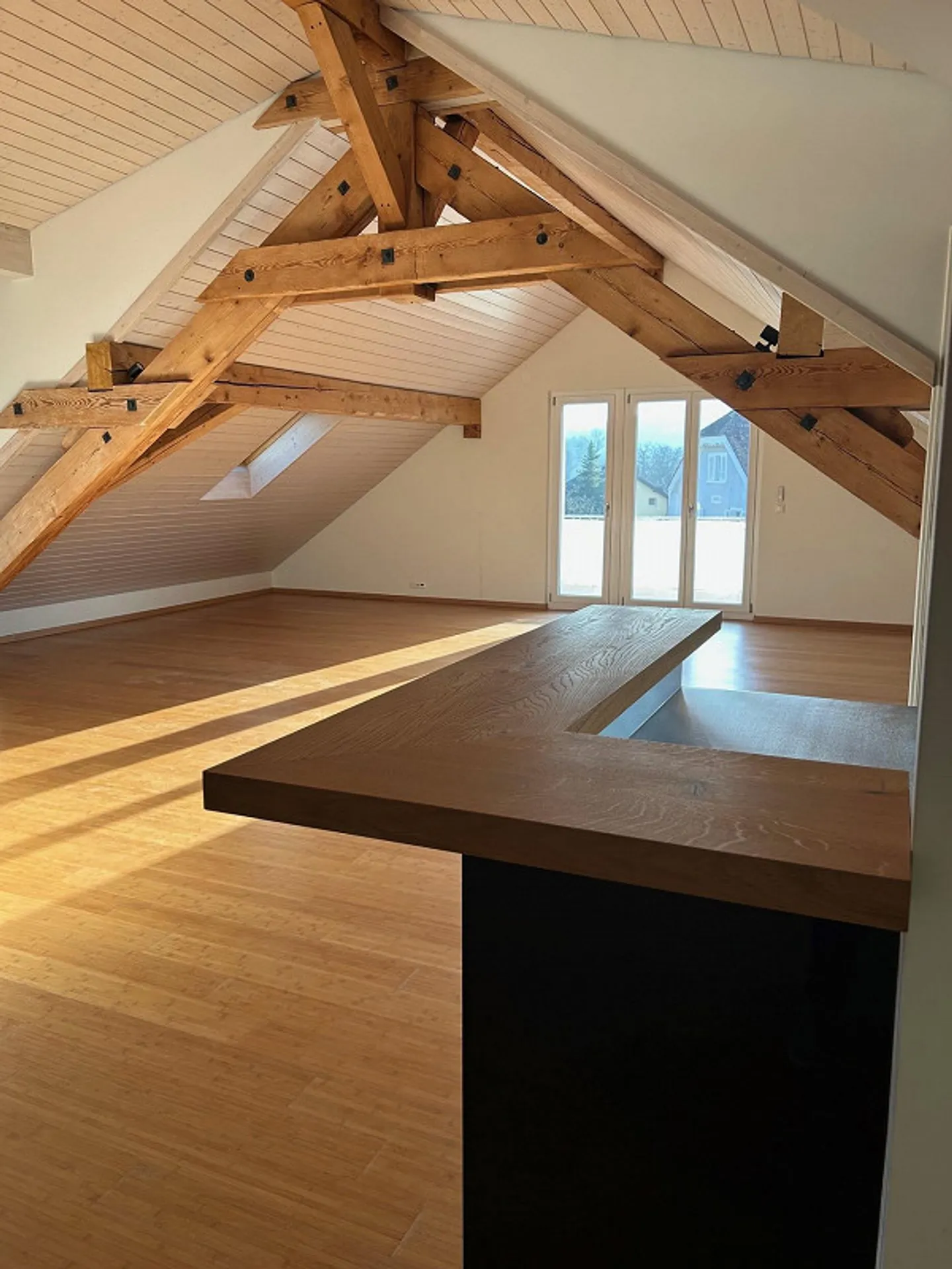 Beaucoup d'espace avec grand balcon et vue panoramique - Photo 2 sur 13