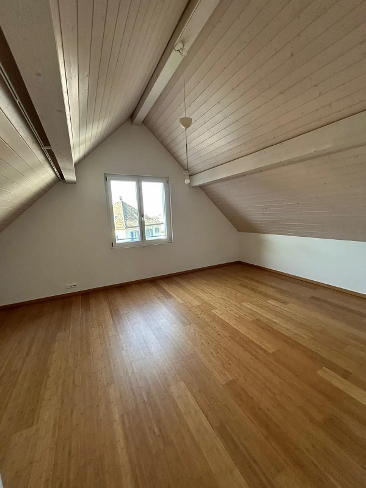 Beaucoup d'espace avec grand balcon et vue panoramique - Photo 6 sur 13