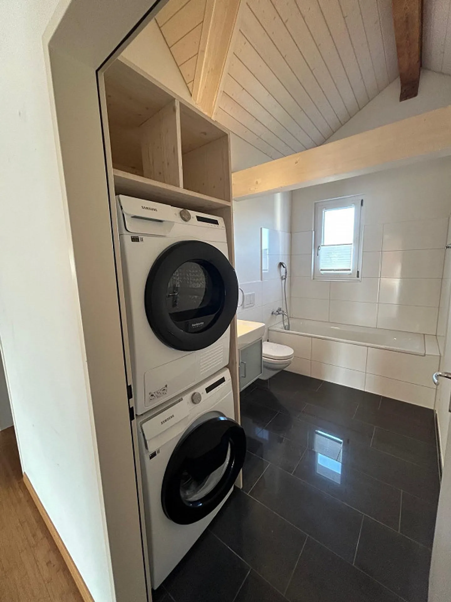 Beaucoup d'espace avec grand balcon et vue panoramique - Photo 9 sur 13