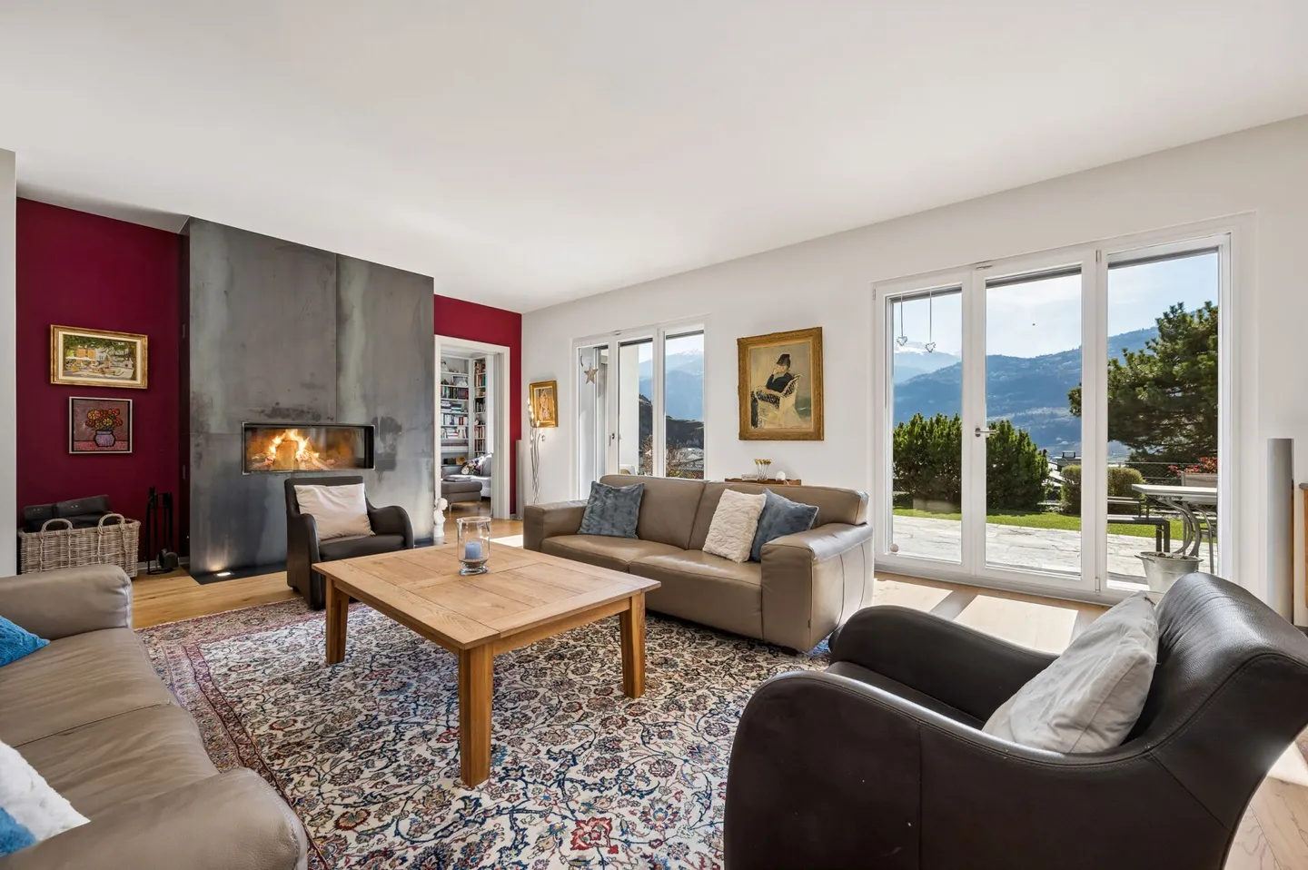 Exclusive Villa with Panorama - Photo 2 of 13