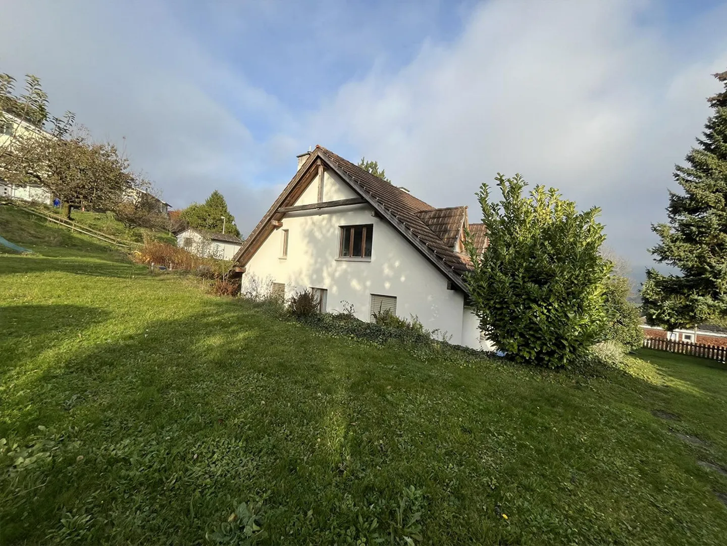 Maison familiale de 7,5 pièces avec grand jardin et aire de jeux - Photo 1 sur 29