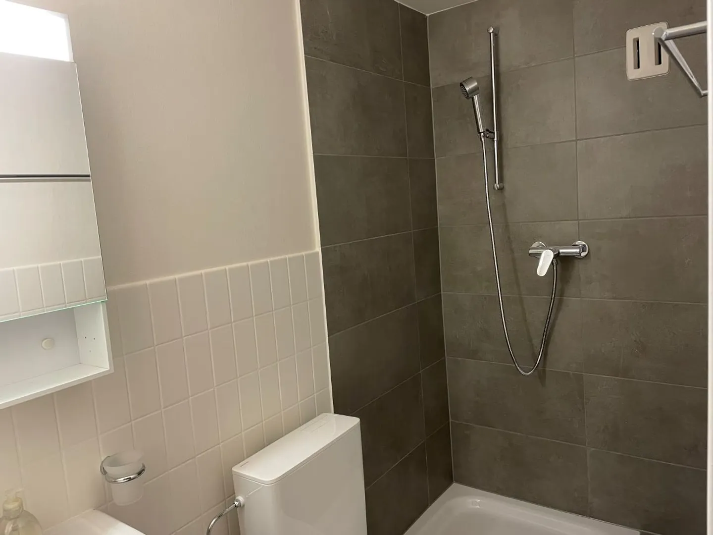 Centre-ville, confort et fonctionnalité - Appartement de 2,5 pièces à découvrir - Photo 4 sur 4