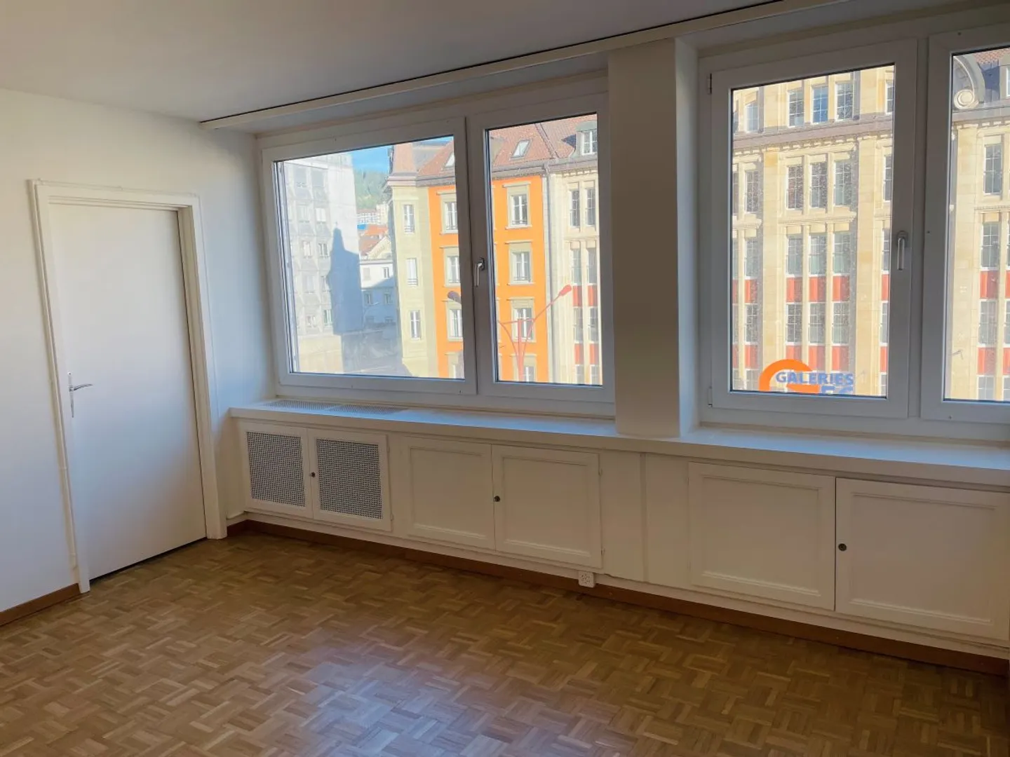 Centre-ville, confort et fonctionnalité - Appartement de 2,5 pièces à découvrir - Photo 1 sur 4