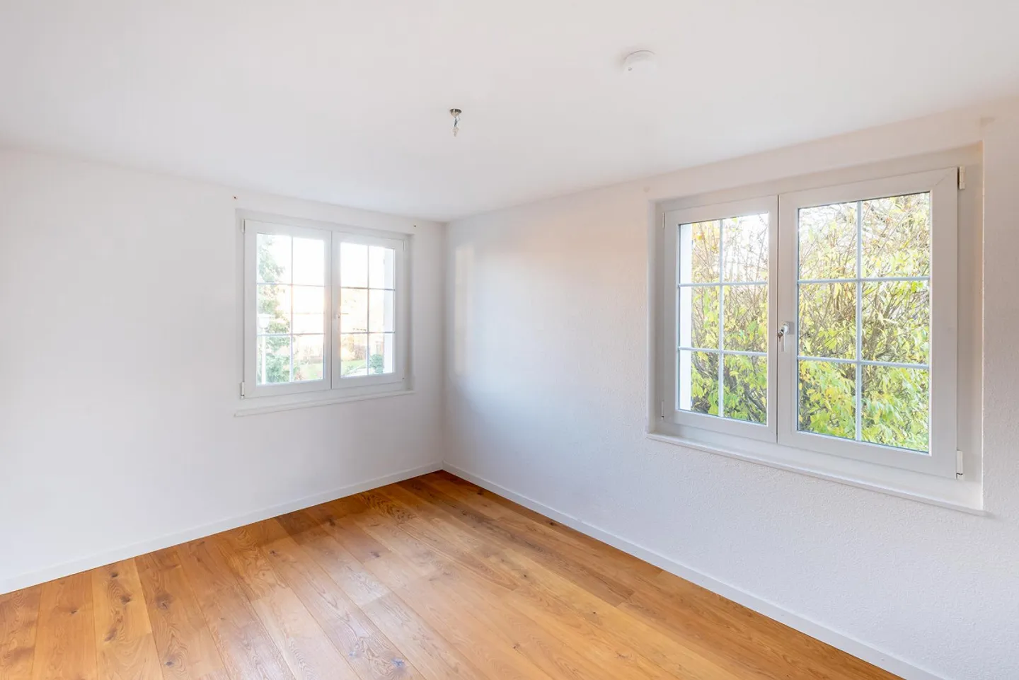 Charming Single-Family Home with Pool and Garden Idyl - Photo 8 of 22