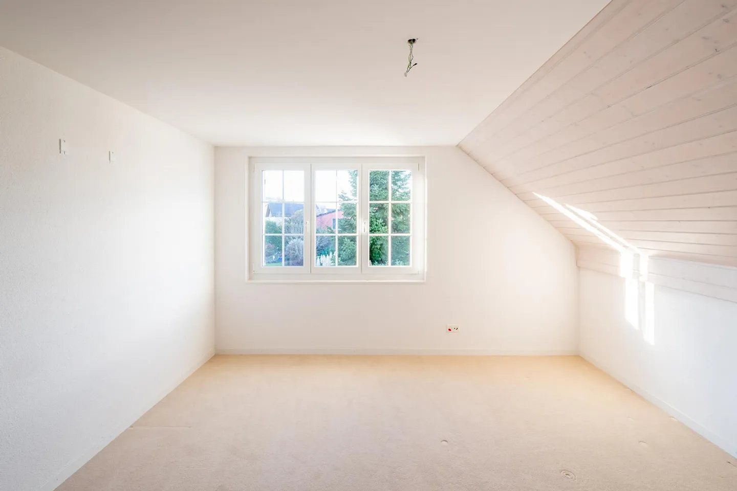 Charming Single-Family Home with Pool and Garden Idyl - Photo 15 of 22