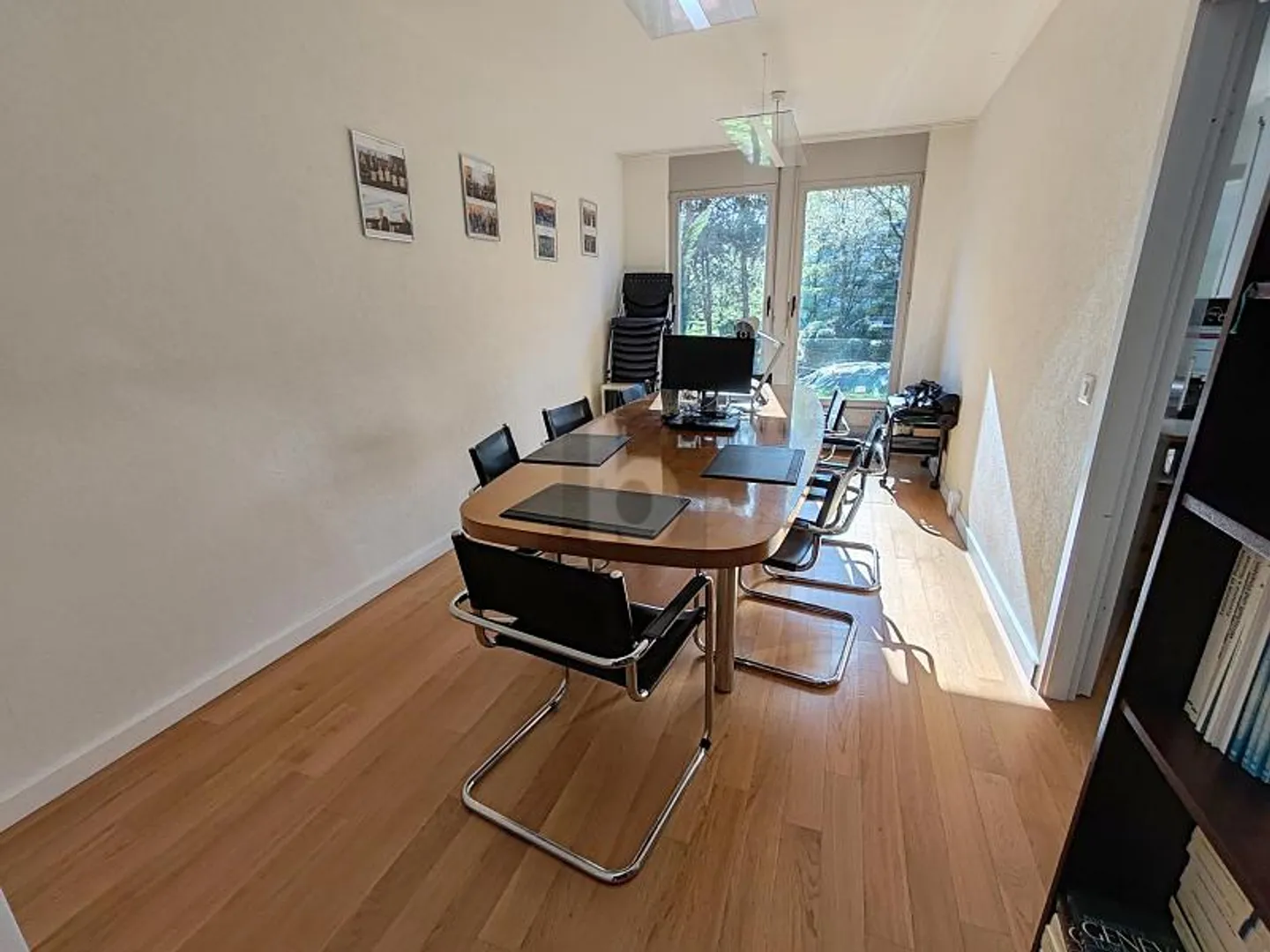 BUREAUX LUMINEUX À PROXIMITÉ DE CHAMPEL - Photo 2 sur 3