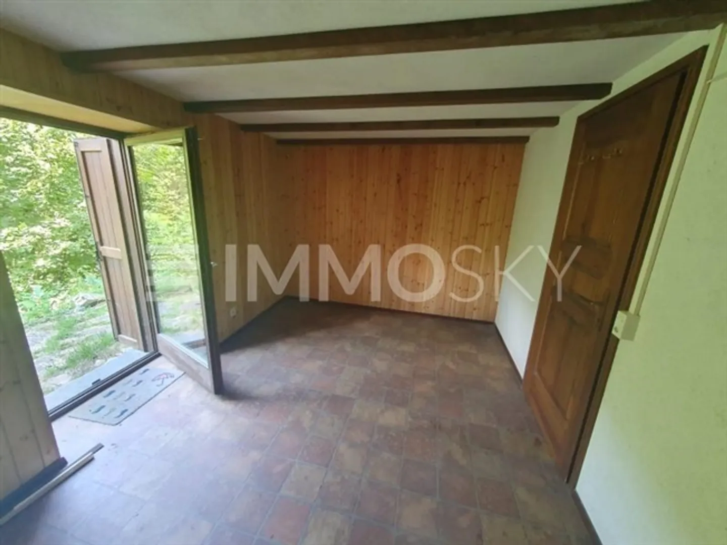 Between Stone, Wood and Light: The Rustic Retreat of Your Dreams - Photo 4 of 5