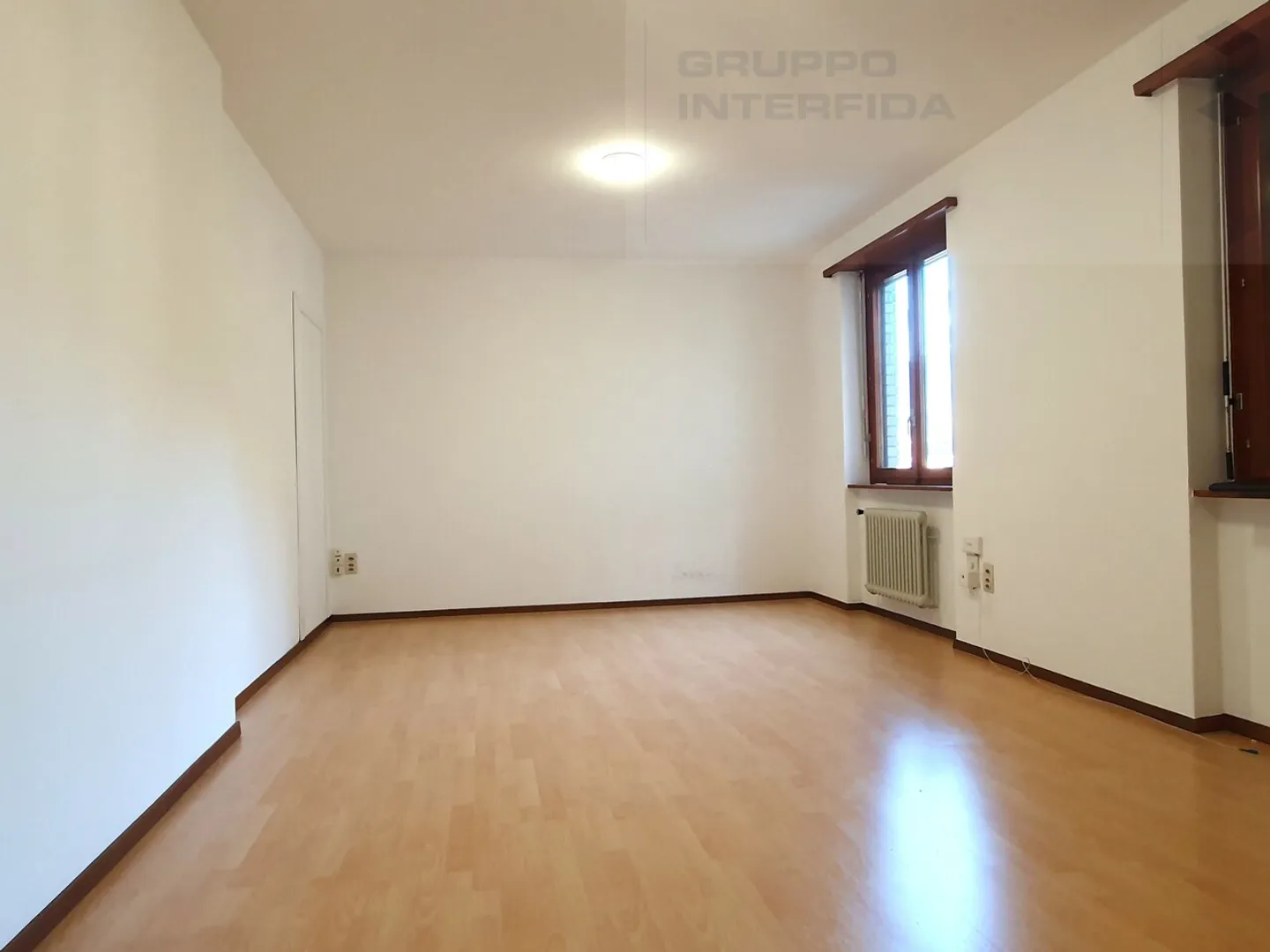 COMODO UFFICIO NEL CUORE DI CHIASSO  - Foto 2 di 5