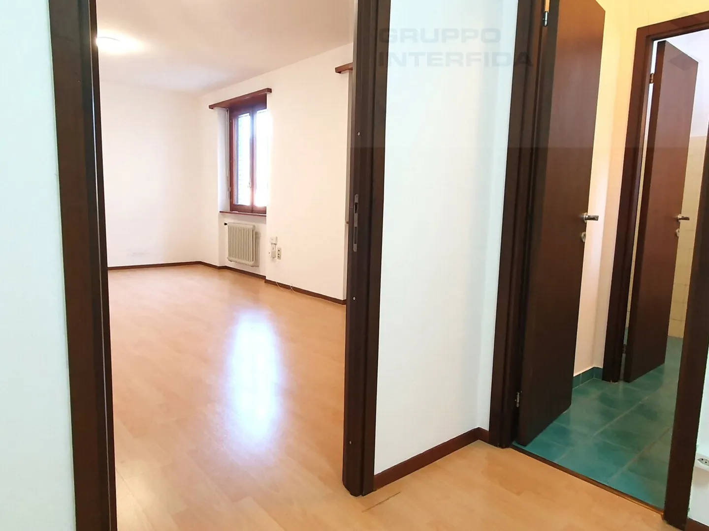 COMODO UFFICIO NEL CUORE DI CHIASSO  - Foto 4 di 5