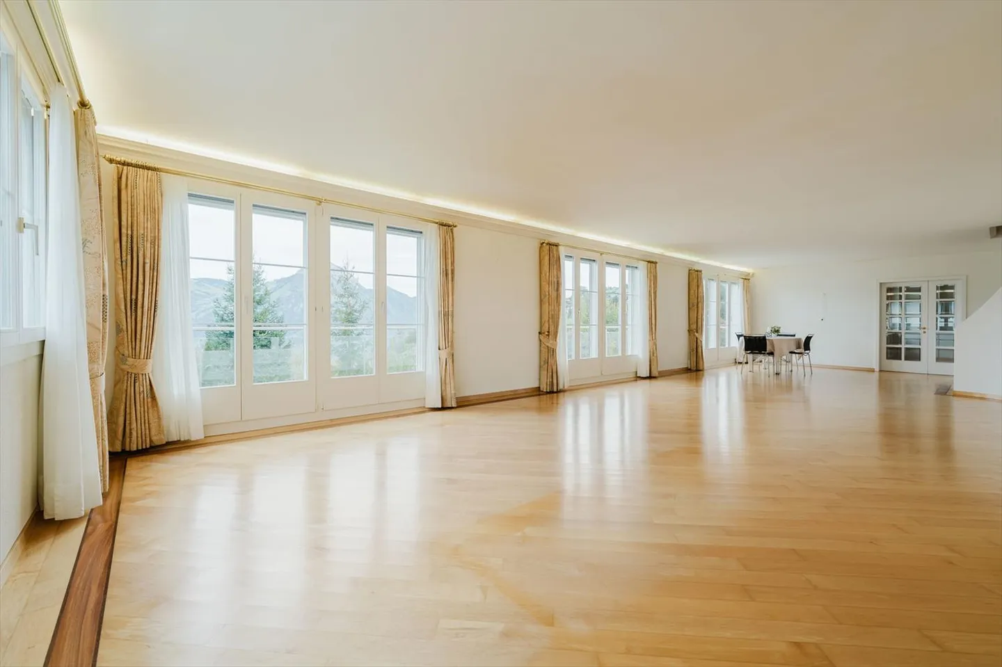 Luxury Villa with Stunning Views - Photo 6 of 7