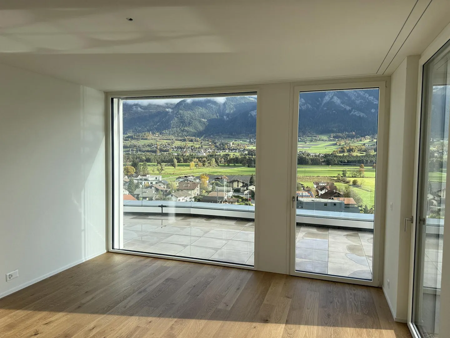 5.5-Room Condominium in Cazis - Photo 2 of 6