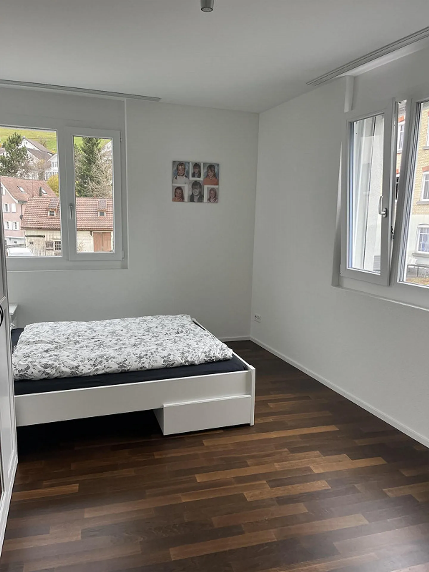 Appartement moderne, ensoleillé, situé au centre, 2,5 pièces avec balcon - Photo 5 sur 6