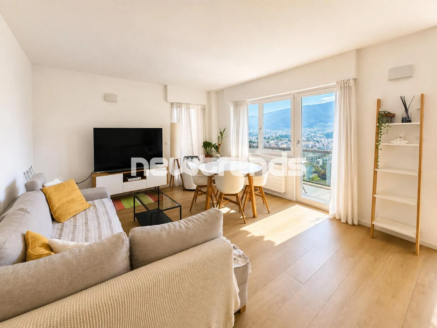 ZU VERMIETEN HELLER 3.5-ZIMMER-APARTMENT MIT PRÄCHTIGEM SEEBLICK - Foto 5 von 17