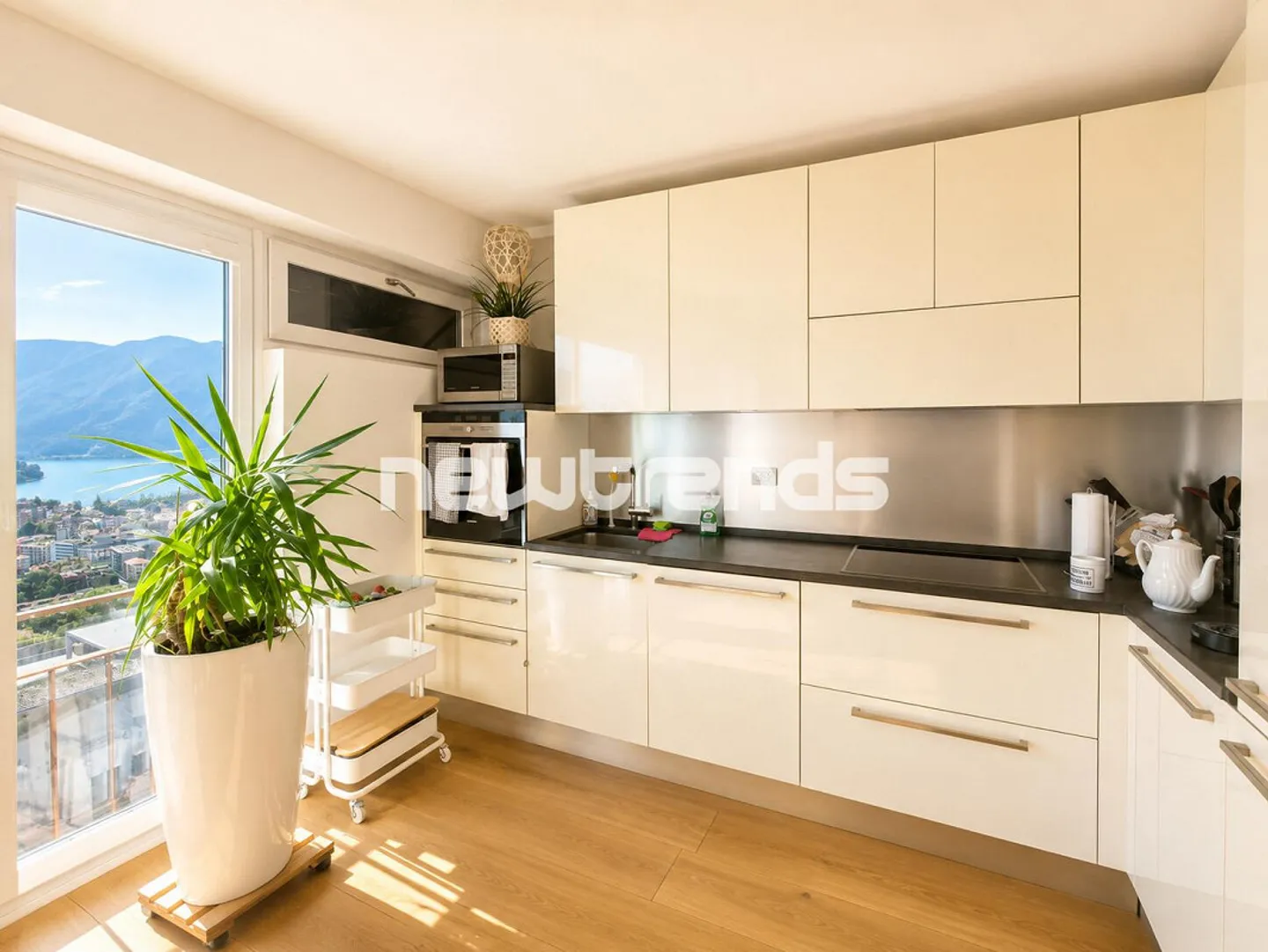 ZU VERMIETEN HELLER 3.5-ZIMMER-APARTMENT MIT PRÄCHTIGEM SEEBLICK - Foto 6 von 17