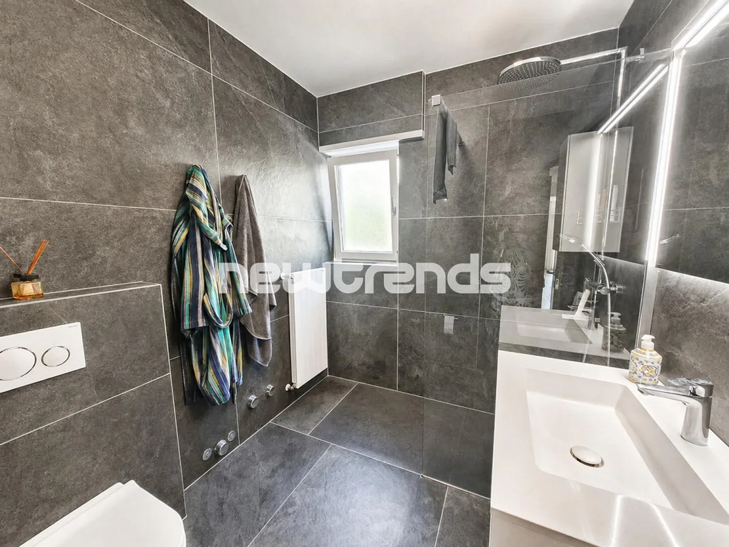 ZU VERMIETEN HELLER 3.5-ZIMMER-APARTMENT MIT PRÄCHTIGEM SEEBLICK - Foto 9 von 17
