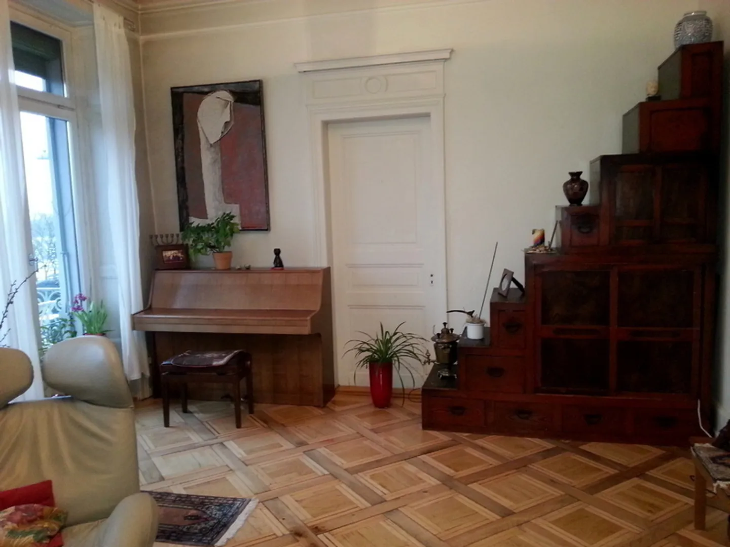 Stylish Apartment with Lake View - Photo 3 of 11