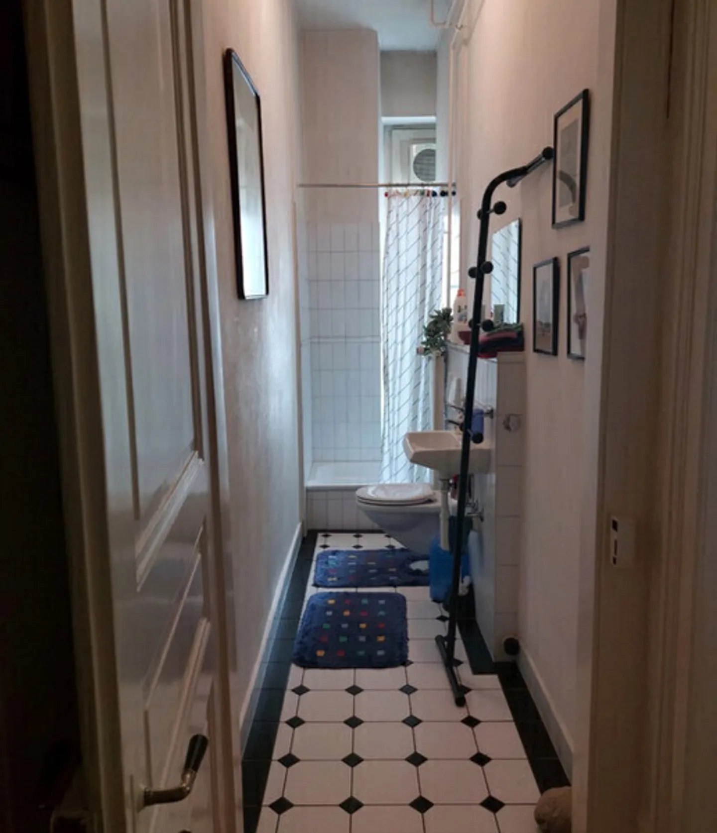 Stylish Apartment with Lake View - Photo 9 of 11