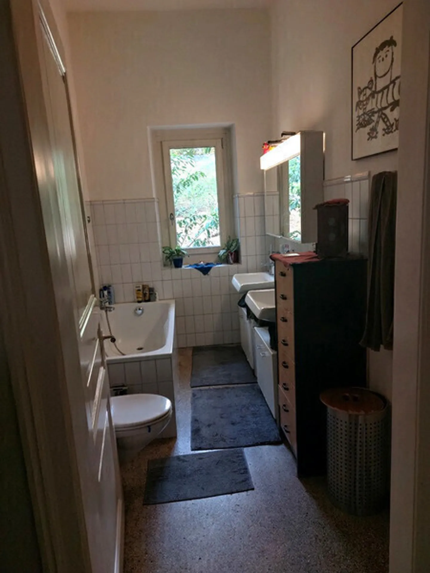 Stylish Apartment with Lake View - Photo 10 of 11