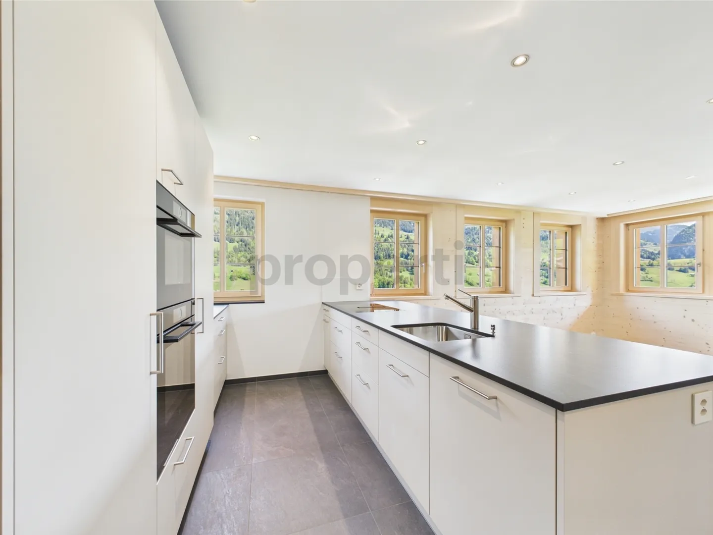 Grosszügige 4.5 Zimmer Wohnung in Oberwil im Simmental mit Aussicht - Foto 4 von 13