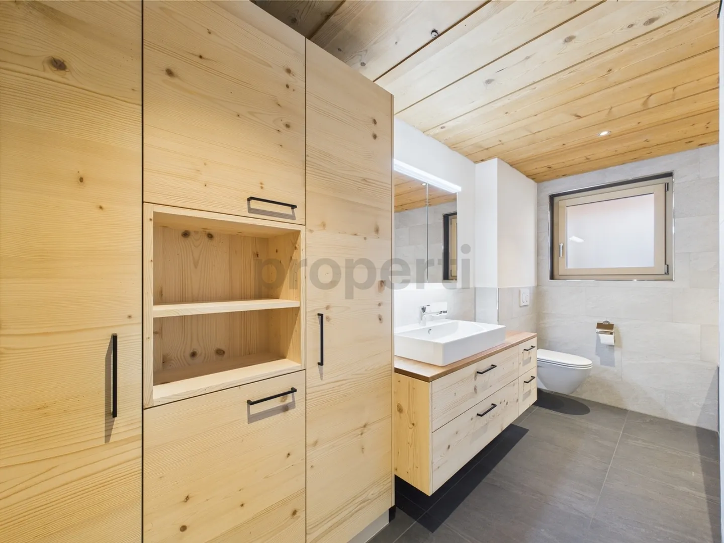 Grosszügige 4.5 Zimmer Wohnung in Oberwil im Simmental mit Aussicht - Foto 10 von 13