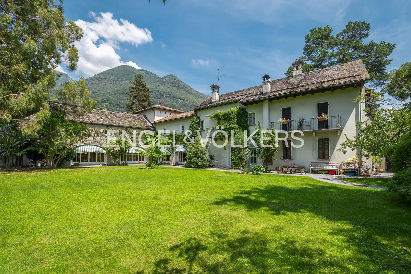 Villa in stile toscano con piscina e recinzione per cavalli (19) - Foto 1 di 16