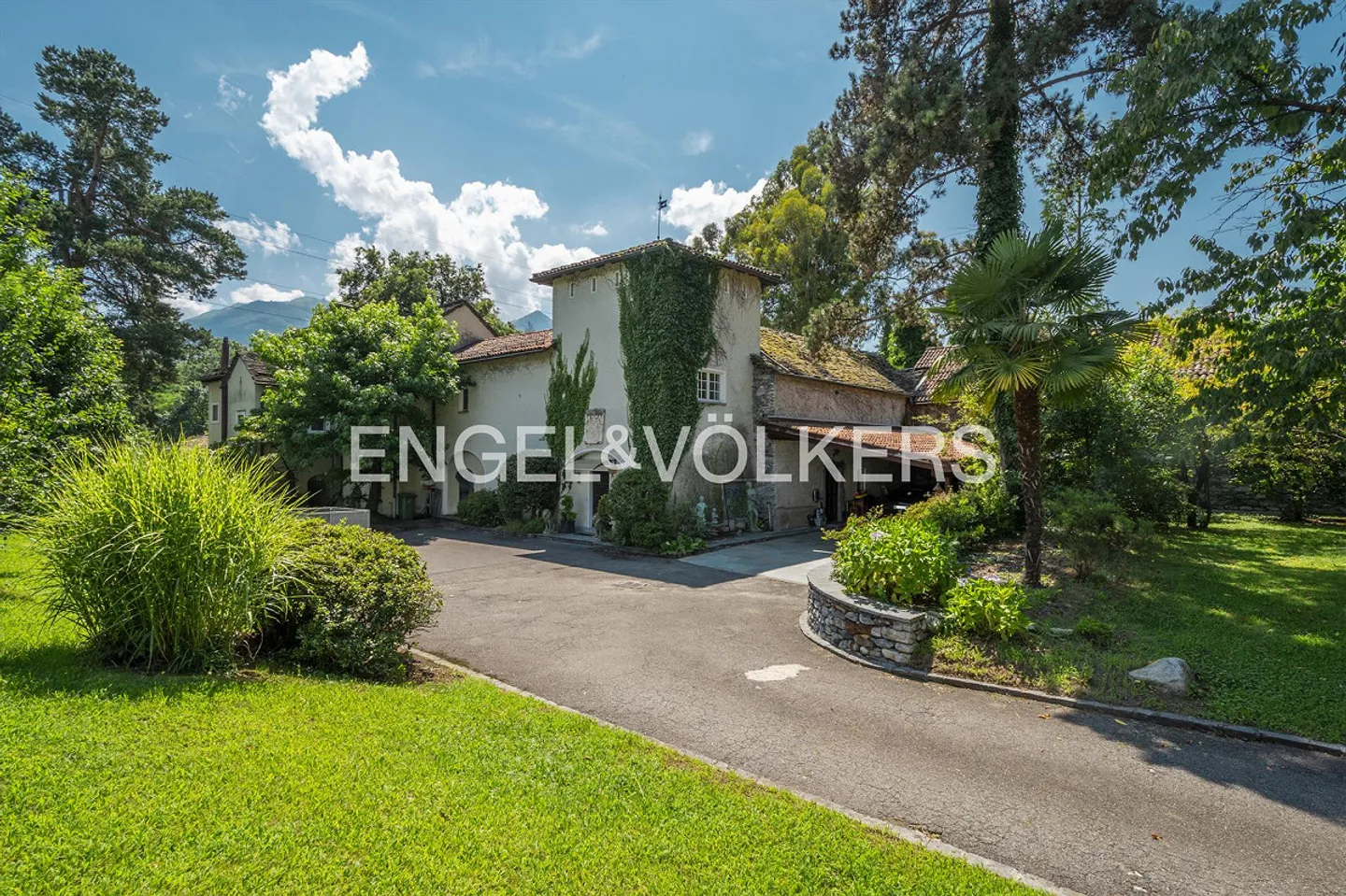 Villa in stile toscano con piscina e recinzione per cavalli (19) - Foto 2 di 16