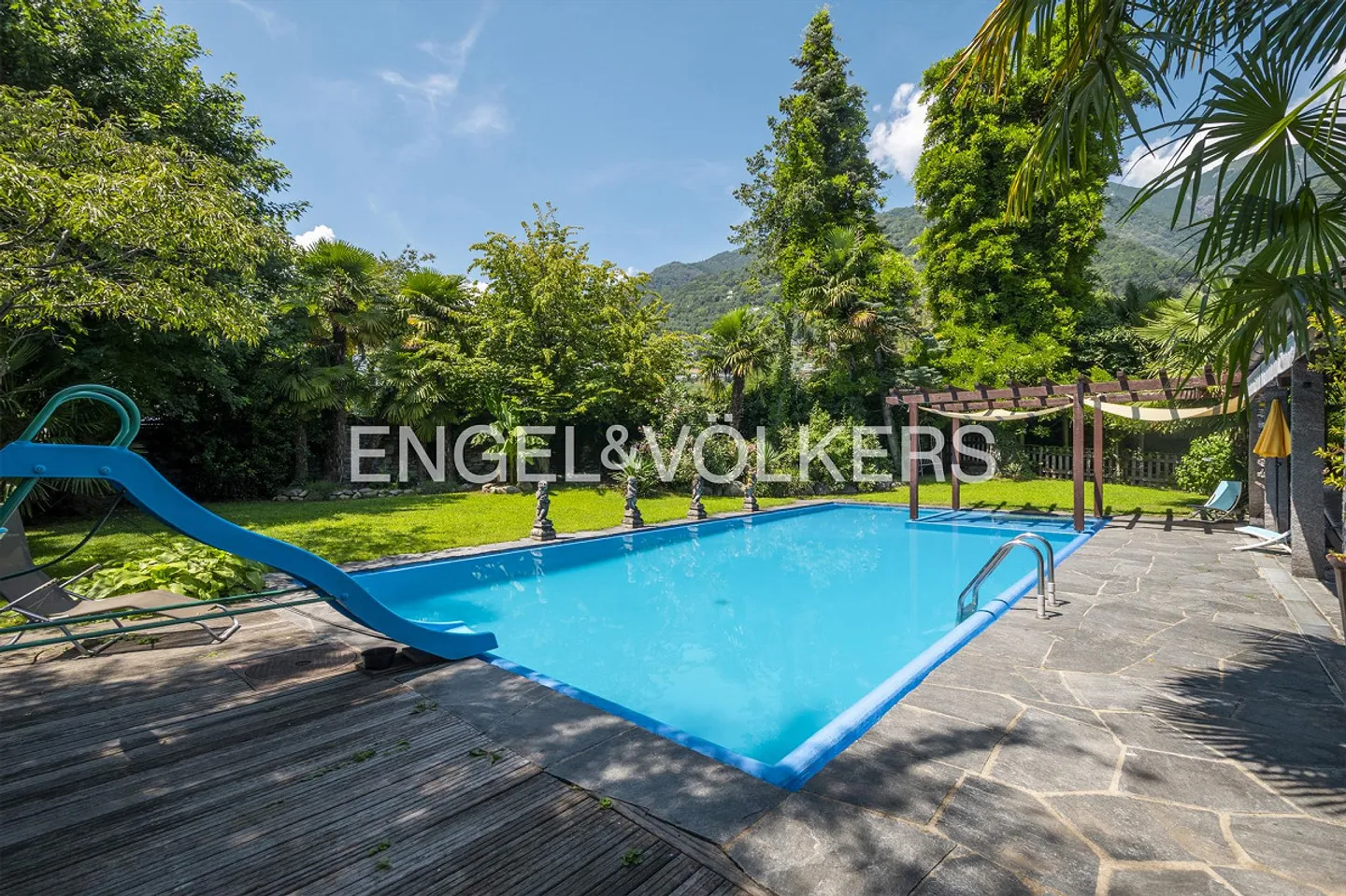 Villa in stile toscano con piscina e recinzione per cavalli (19) - Foto 3 di 16