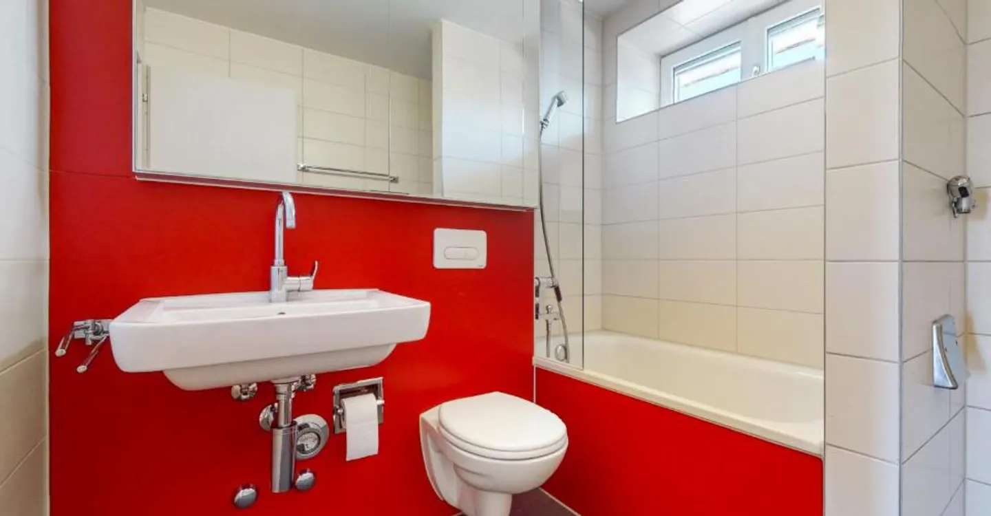 Spacious 4-Room Apartment - Photo 11 of 12