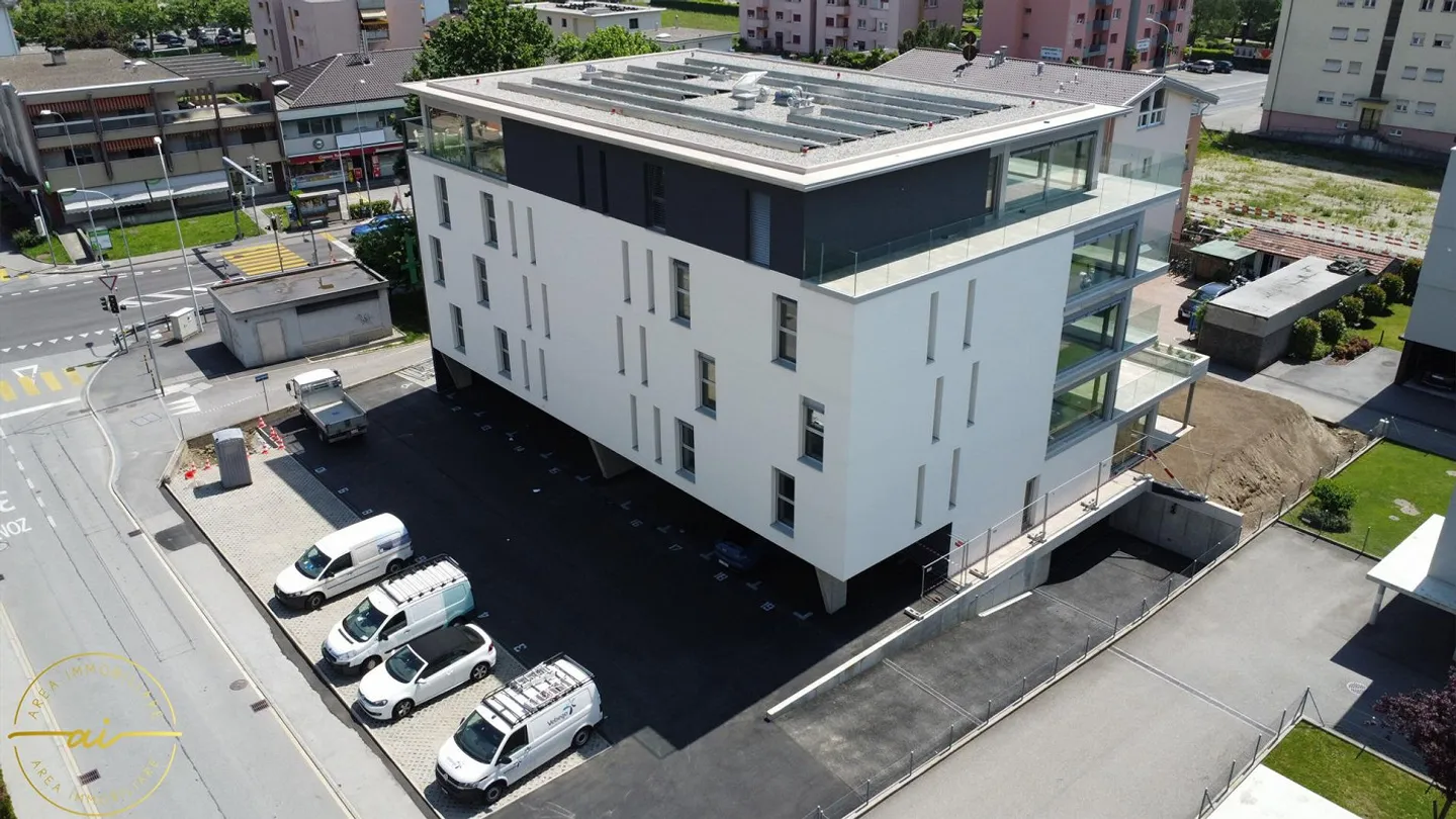 PENTHOUSE 3.5 ROOMS WITH LARGE TERRACE IN THE HEART OF BELLINZONA - Photo 1 of 4