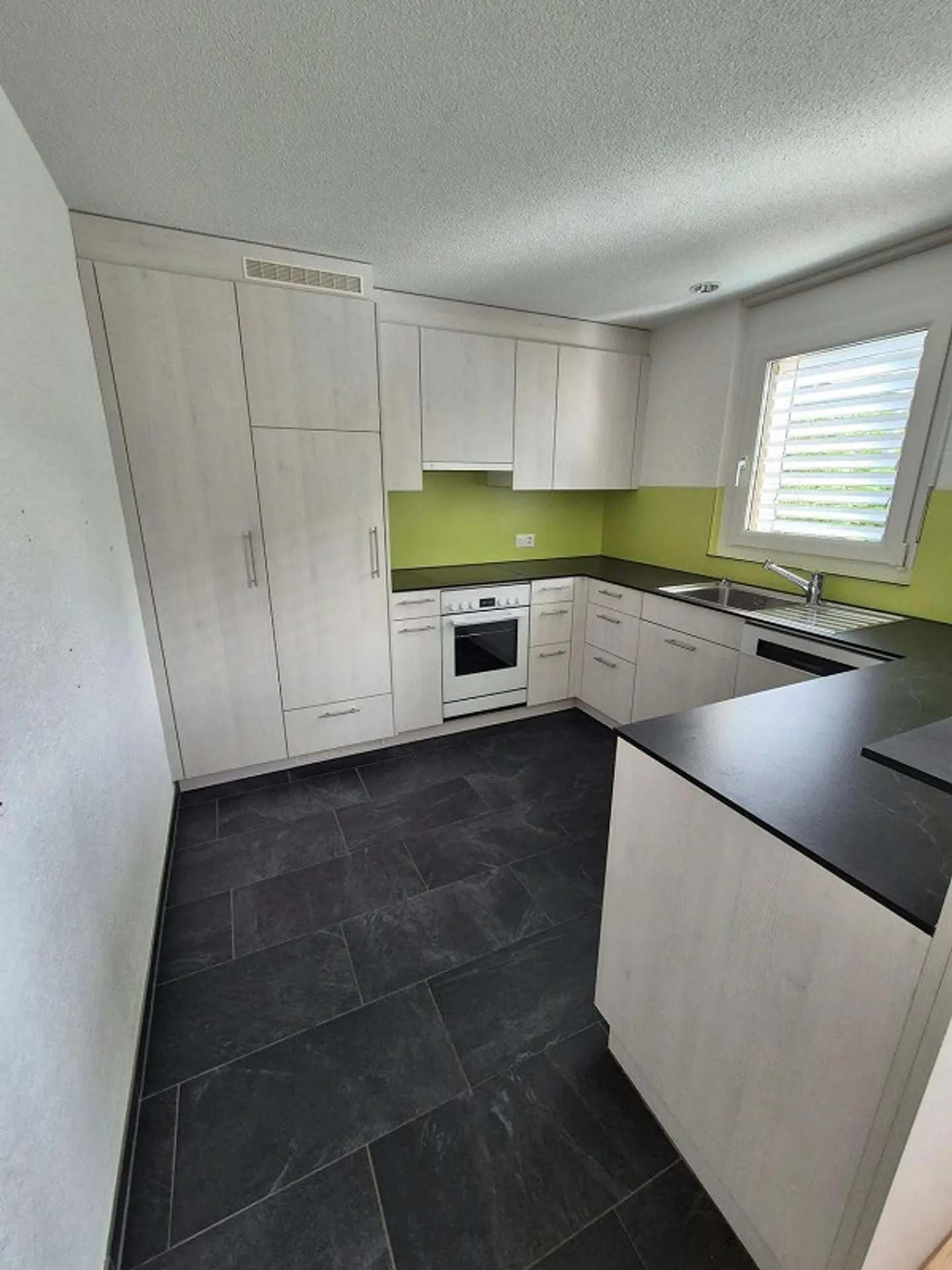 Appartement moderne de 4,5 pièces avec terrasse spacieuse - Photo 1 sur 13