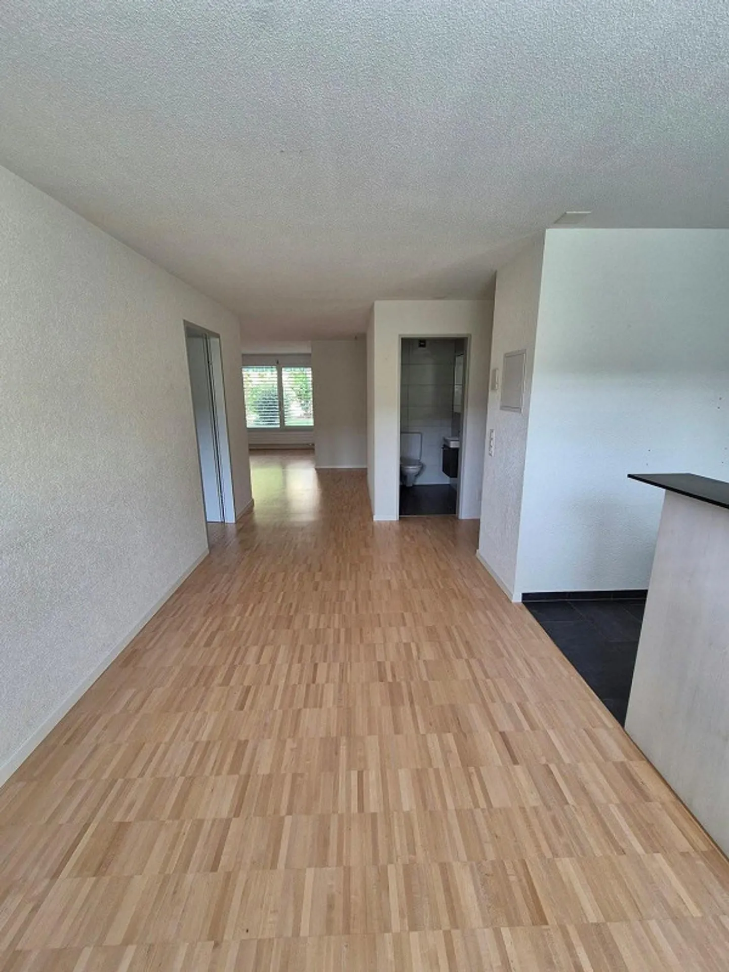 Appartement moderne de 4,5 pièces avec terrasse spacieuse - Photo 3 sur 13