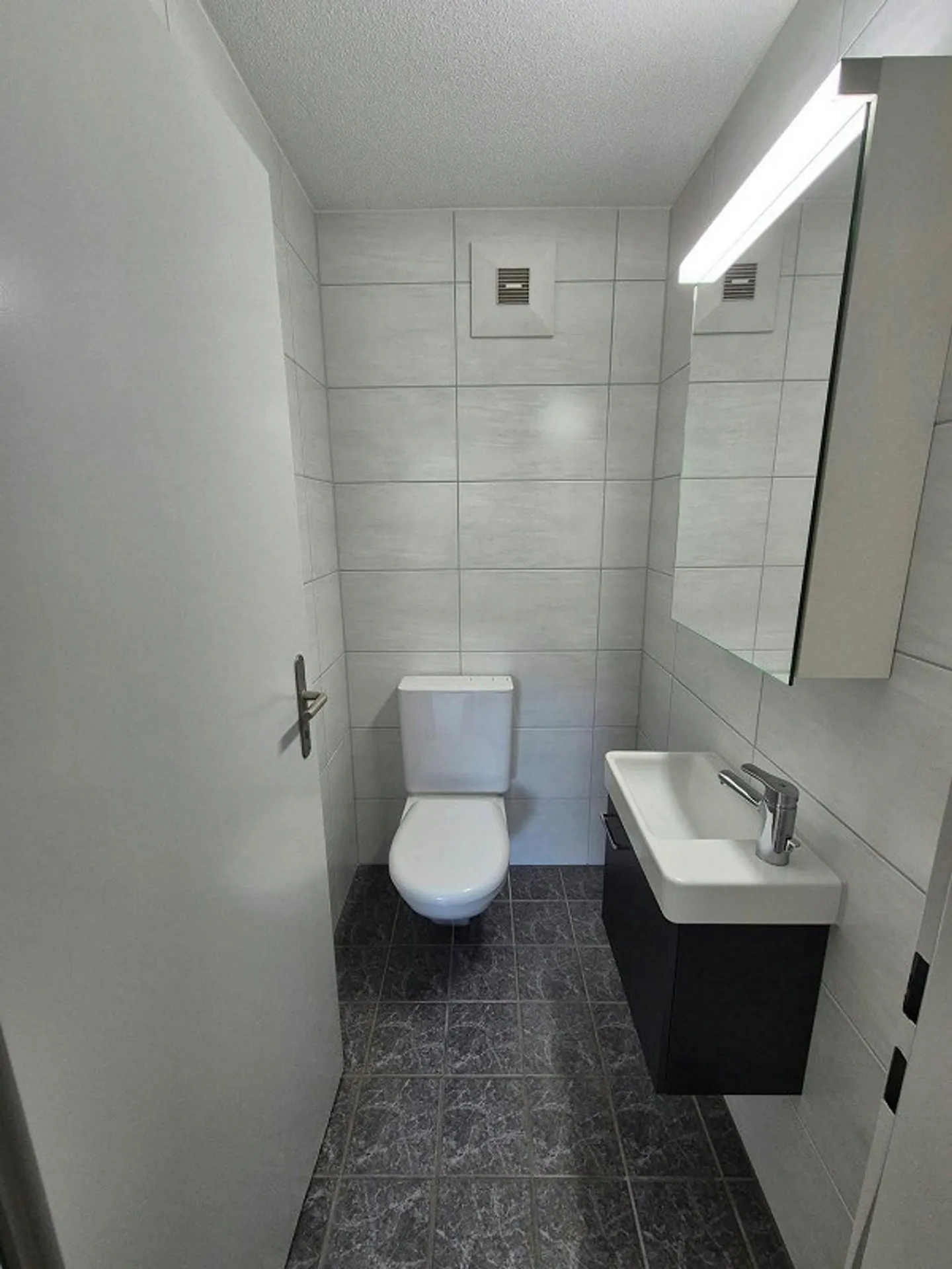 Appartement moderne de 4,5 pièces avec terrasse spacieuse - Photo 6 sur 13