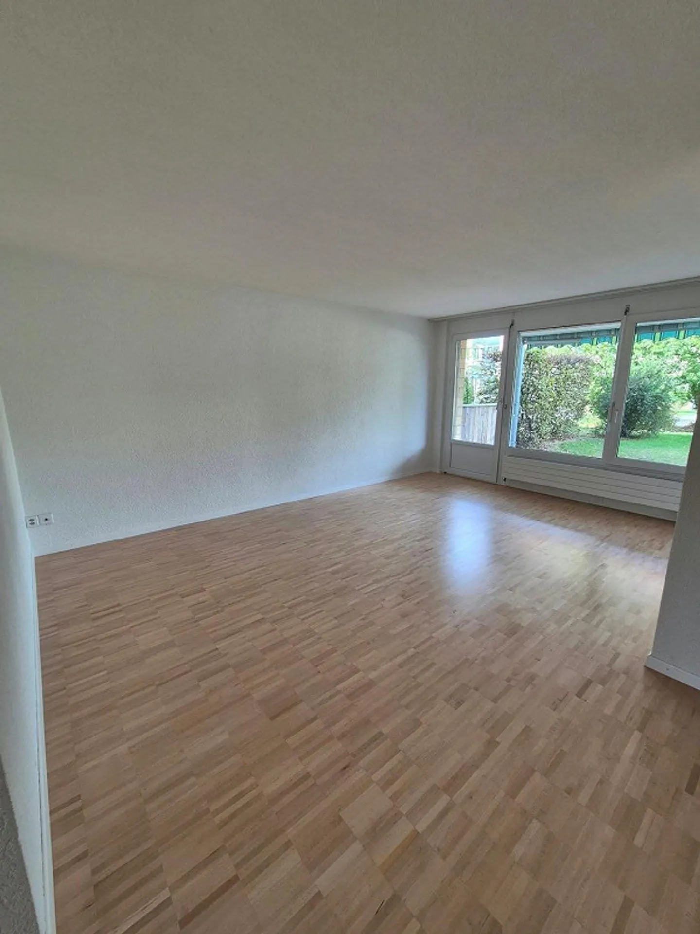 Appartement moderne de 4,5 pièces avec terrasse spacieuse - Photo 8 sur 13