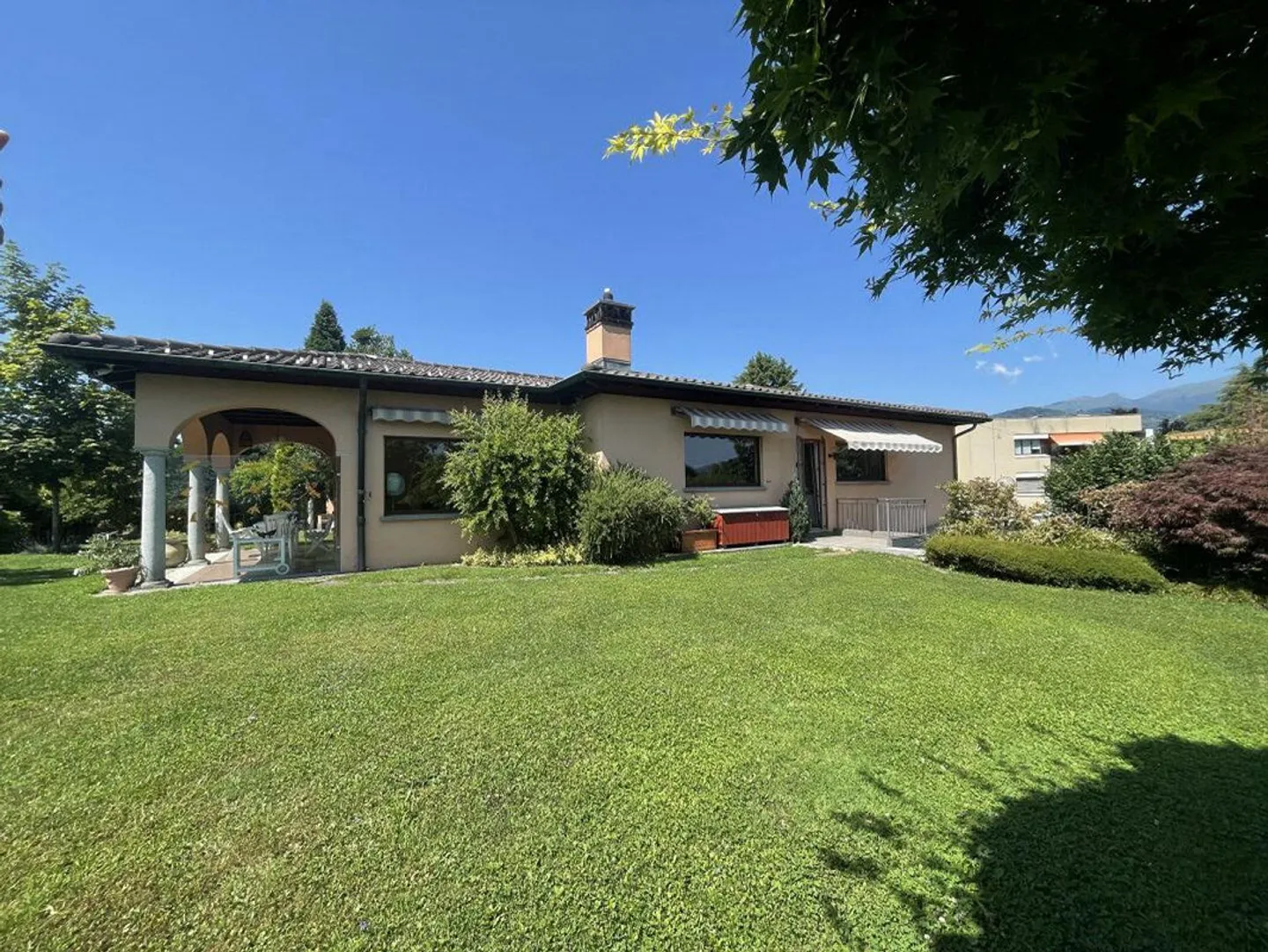 GENTILINO I VIVERE IMMERSI NEL VERDE | Gentilino I Villa surrounded by greenery in residential area | Gentilino I Villa im Grünen in einer Wohngegend | Gentilino I Villa entourée de verdure dans un quartier résidentiel - Foto 10 di 13