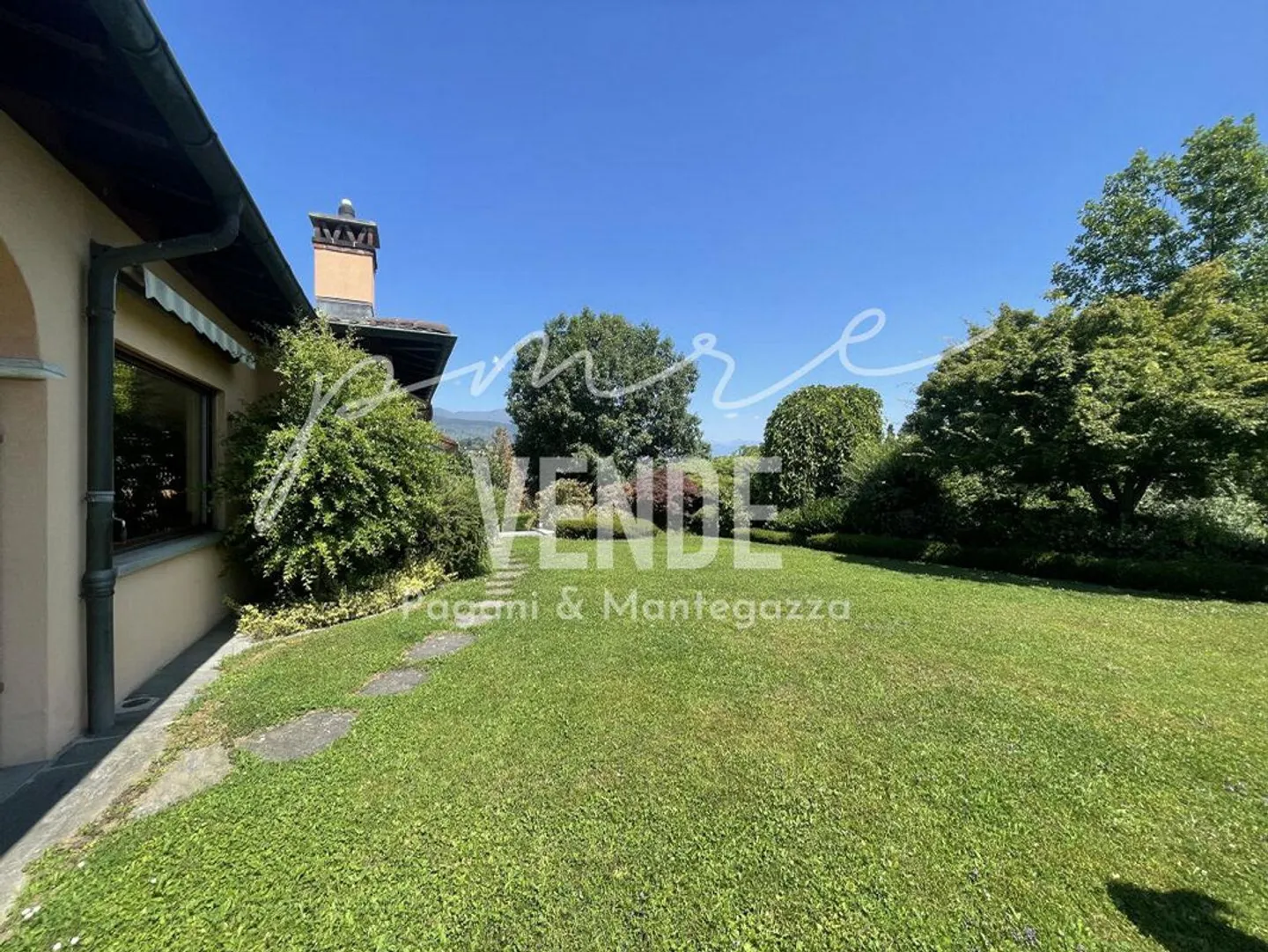 GENTILINO I VIVERE IMMERSI NEL VERDE | Gentilino I Villa surrounded by greenery in residential area | Gentilino I Villa im Grünen in einer Wohngegend | Gentilino I Villa entourée de verdure dans un quartier résidentiel - Foto 11 di 13