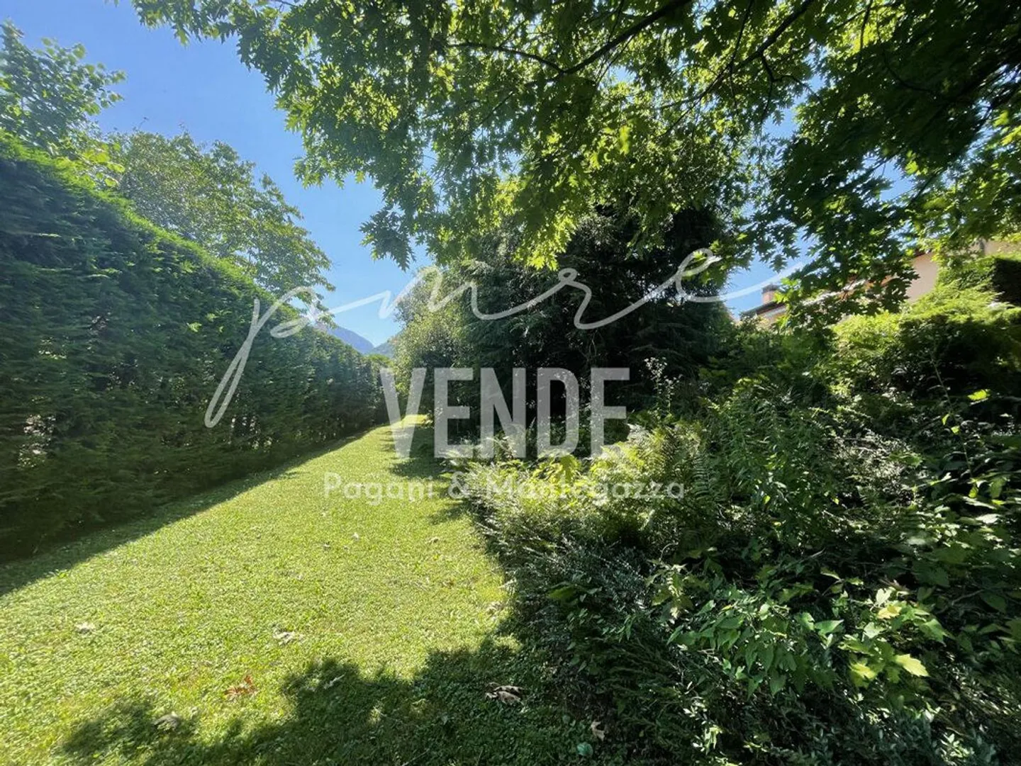 GENTILINO I VIVERE IMMERSI NEL VERDE | Gentilino I Villa surrounded by greenery in residential area | Gentilino I Villa im Grünen in einer Wohngegend | Gentilino I Villa entourée de verdure dans un quartier résidentiel - Foto 9 di 13