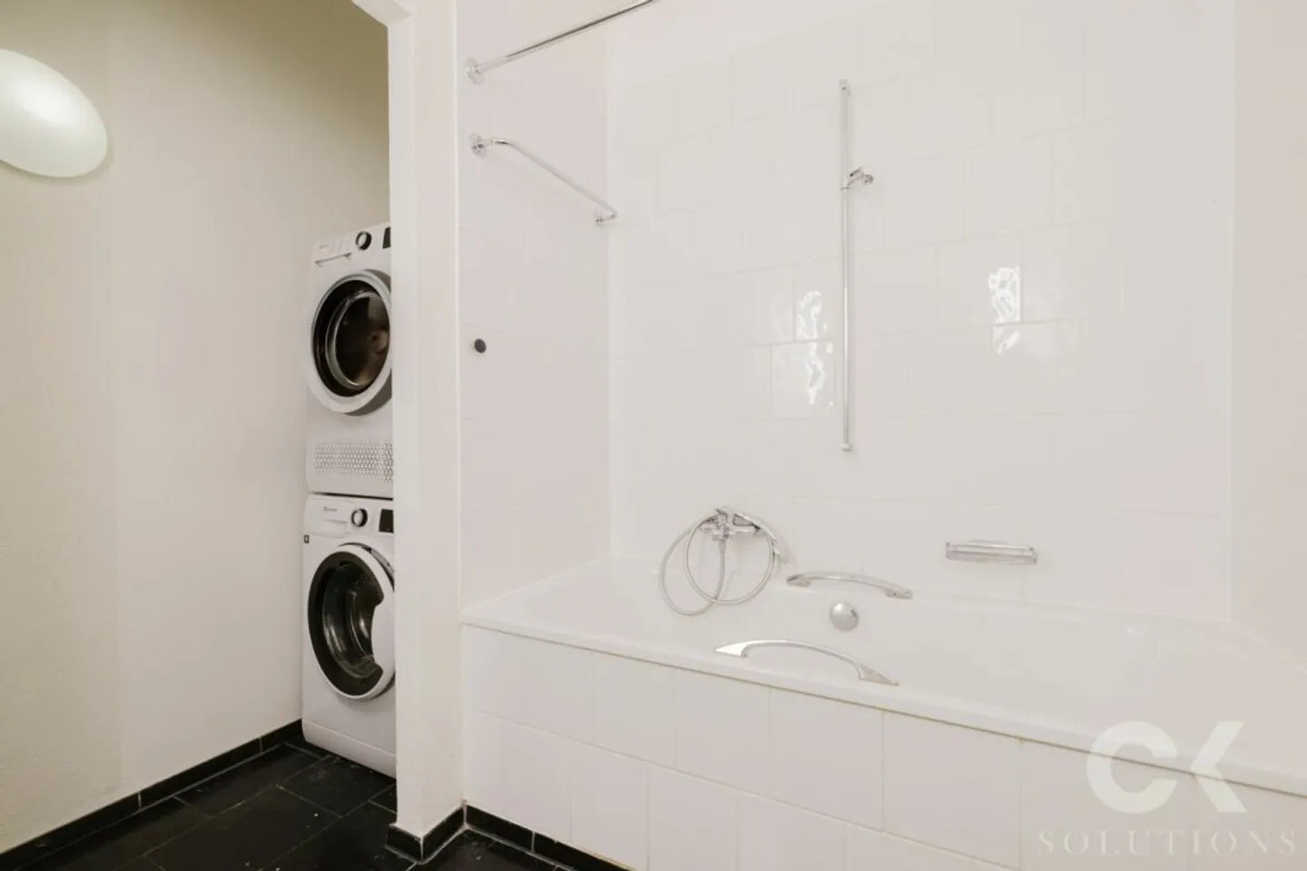 Grosszügige 5-Zimmer-Gartenwohnung in Oberwil - Wohnen mit Stil, Raum und Natur - Foto 9 von 14